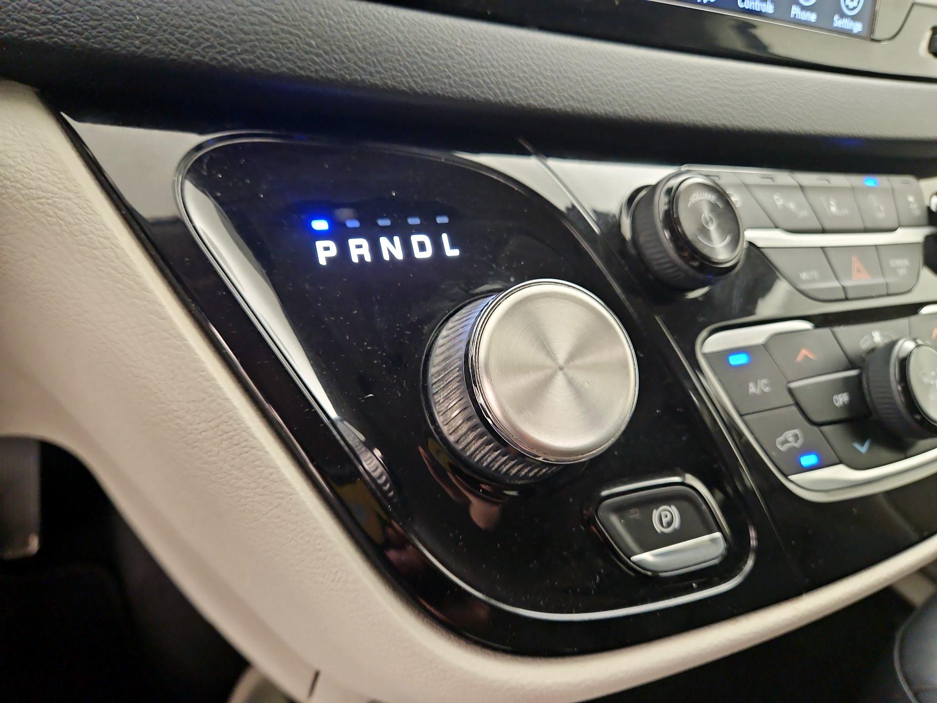 Thumbnail: 2018 Chrysler Pacifica - 17