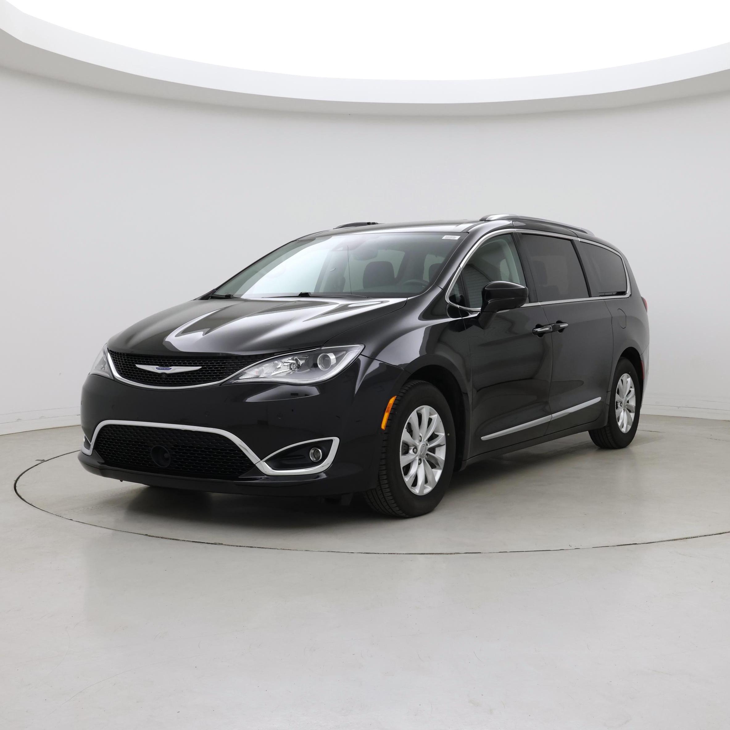 Thumbnail: 2018 Chrysler Pacifica - 4