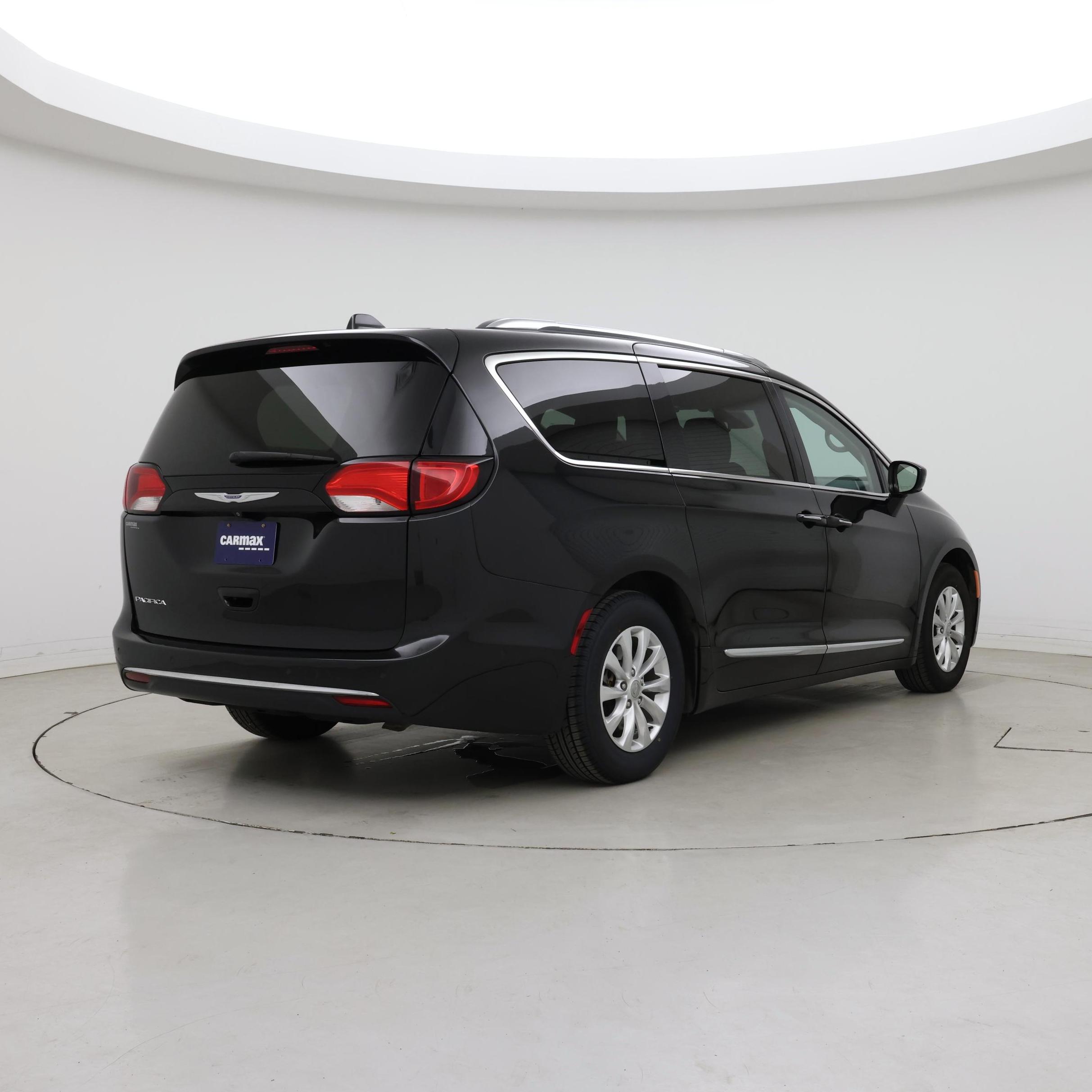 Thumbnail: 2018 Chrysler Pacifica - 8