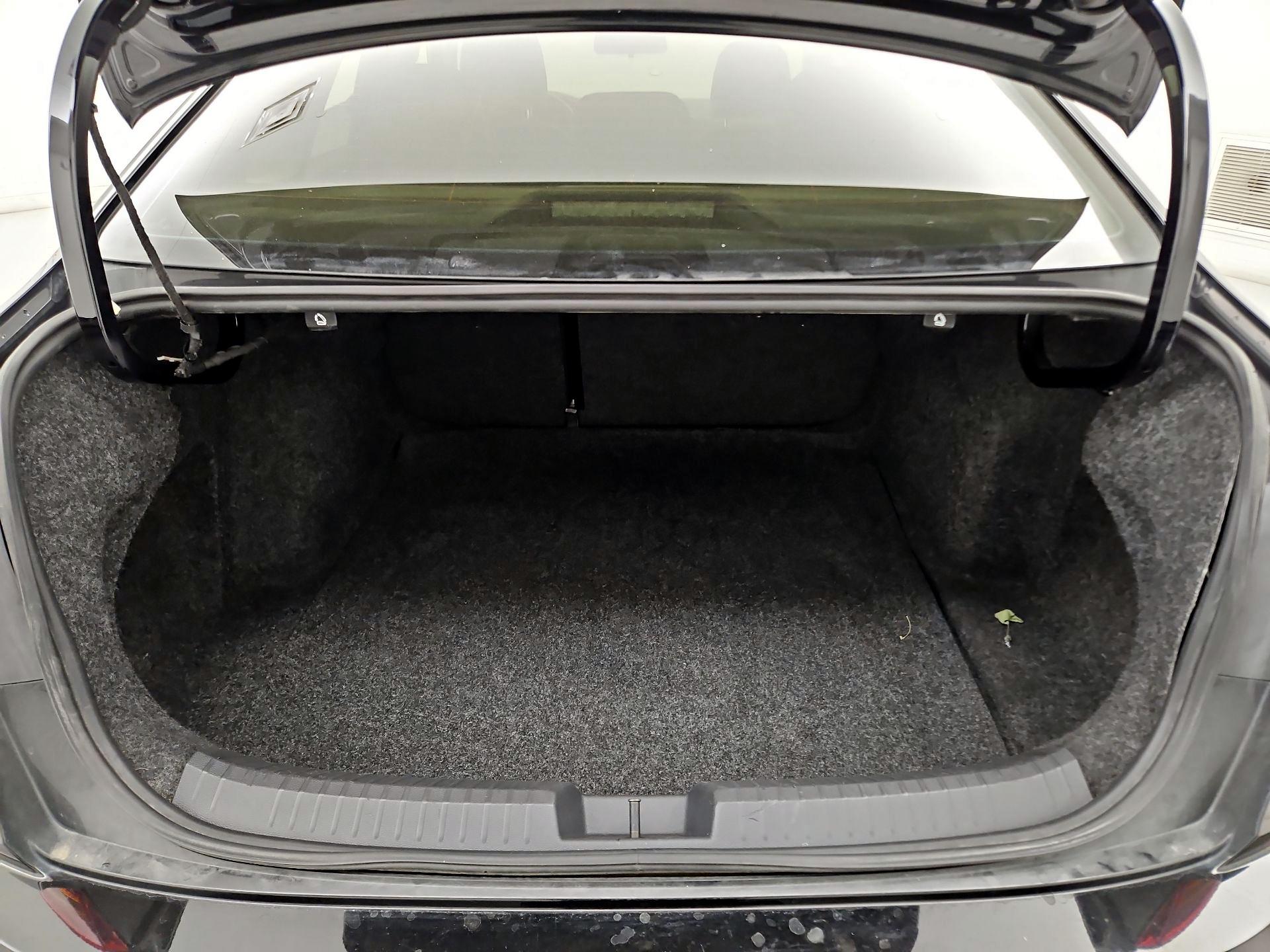 Thumbnail: 2019 Volkswagen Jetta - 16