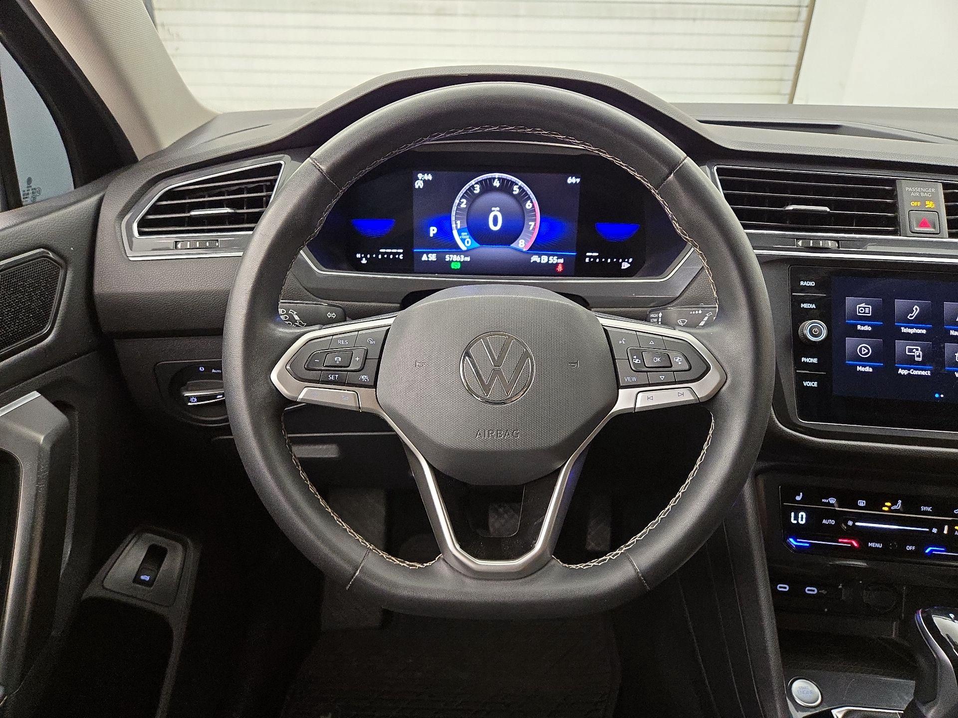 Thumbnail: 2022 Volkswagen Tiguan - 10