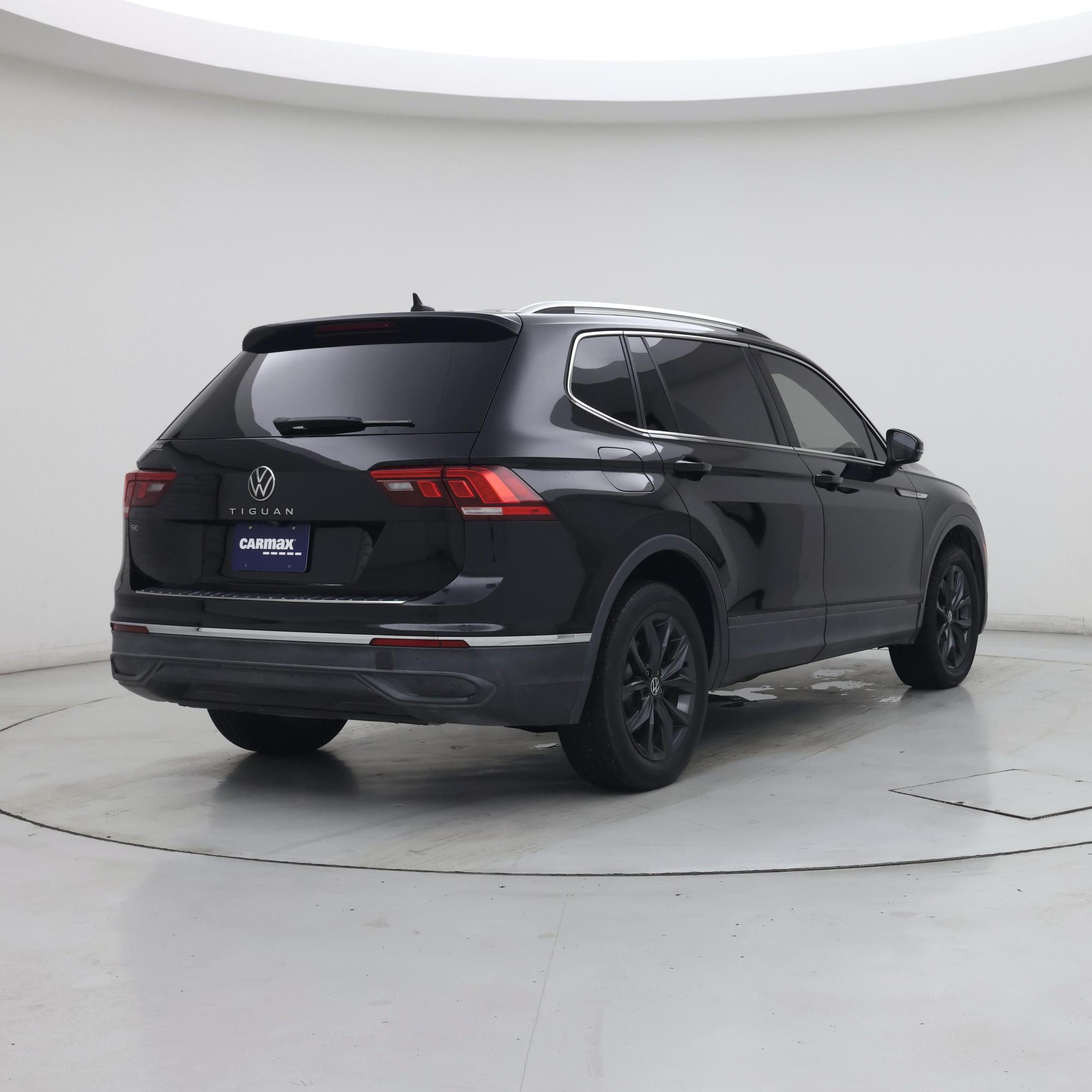 Thumbnail: 2022 Volkswagen Tiguan - 8
