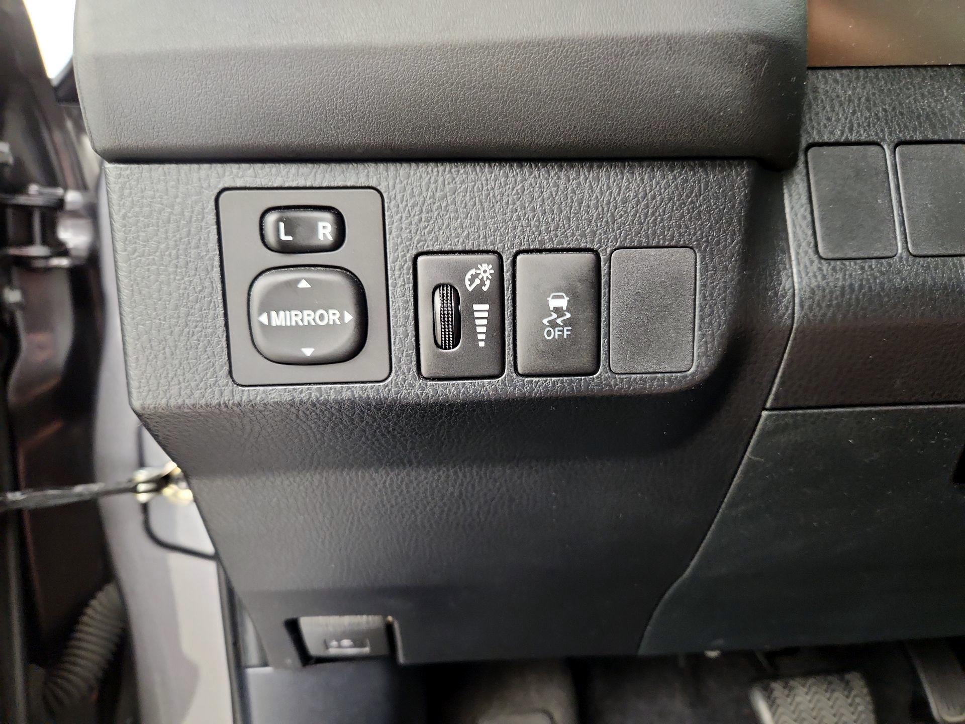 Thumbnail: 2014 Toyota RAV4 - 13