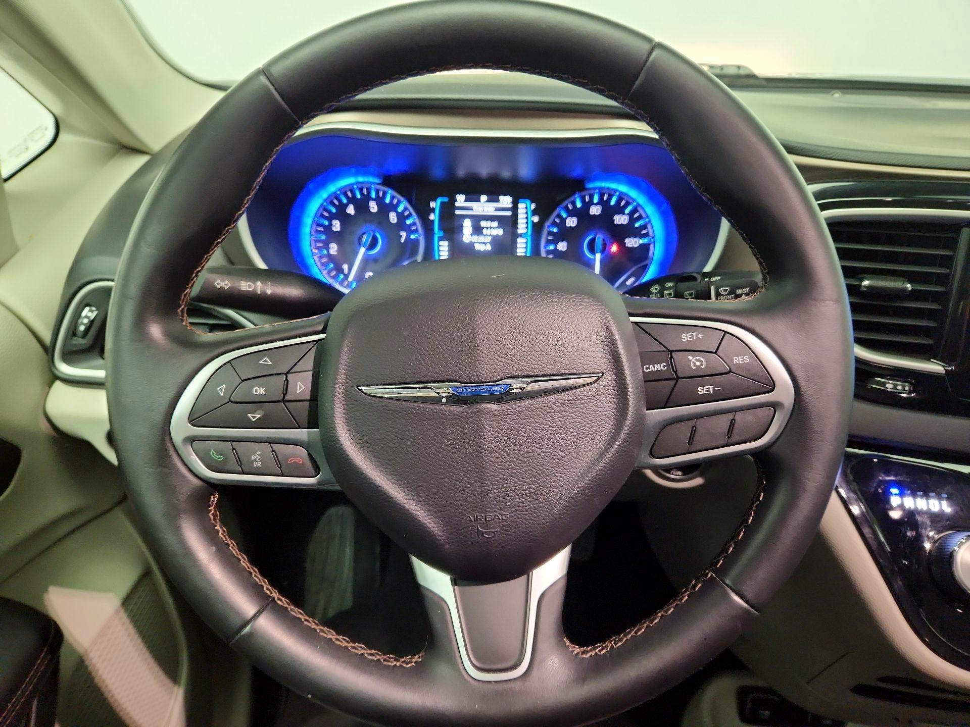 Thumbnail: 2017 Chrysler Pacifica - 10