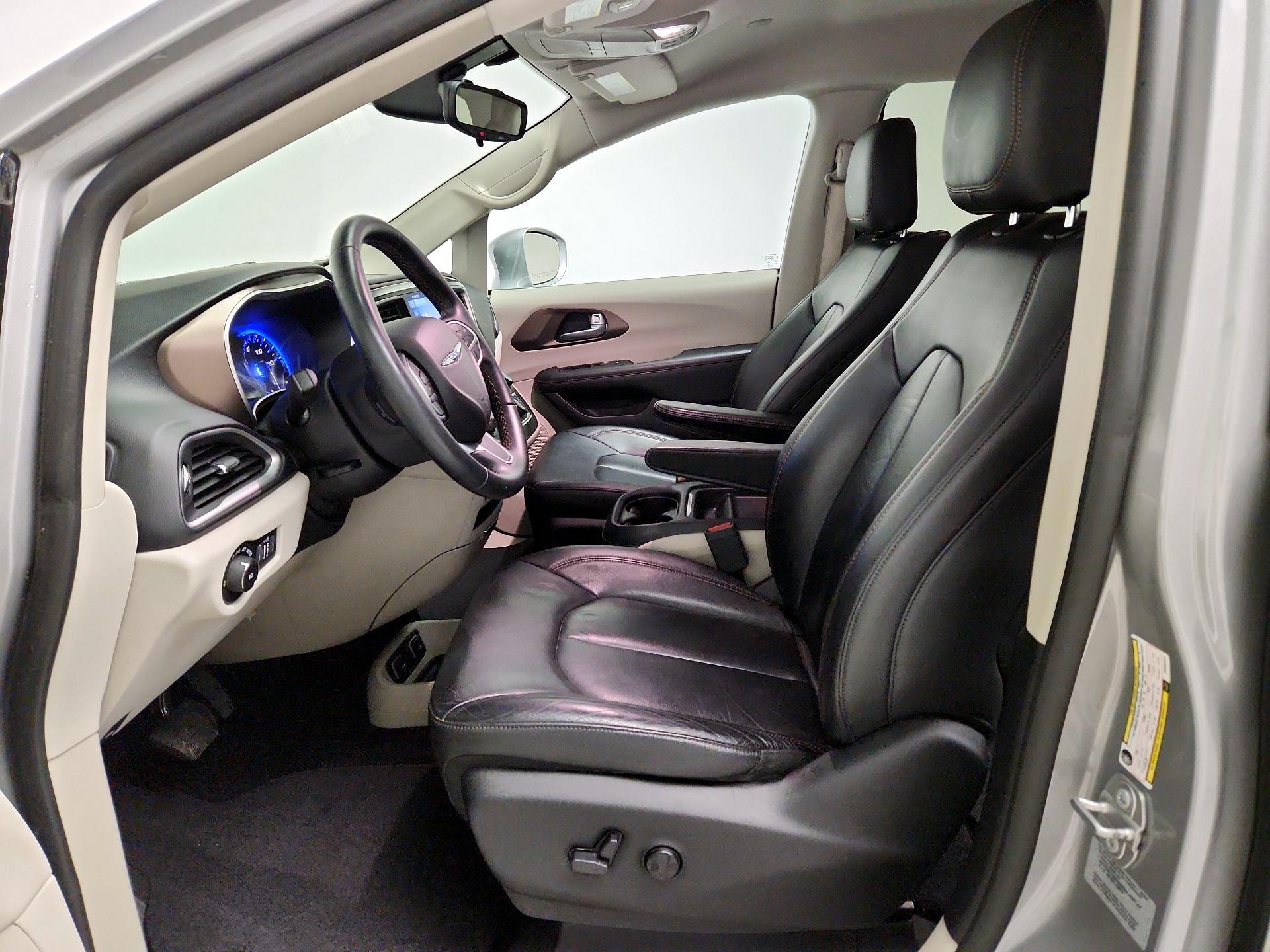 Thumbnail: 2017 Chrysler Pacifica - 11
