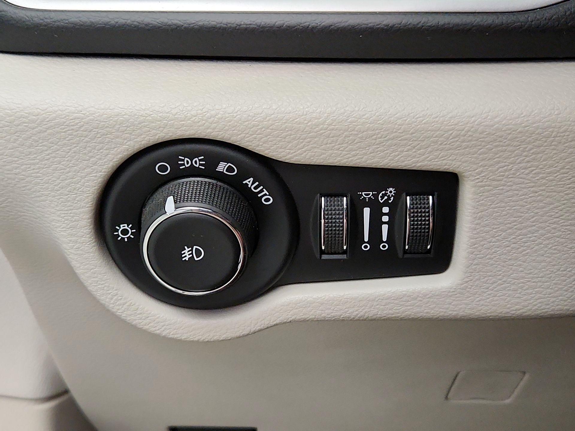 Thumbnail: 2017 Chrysler Pacifica - 13