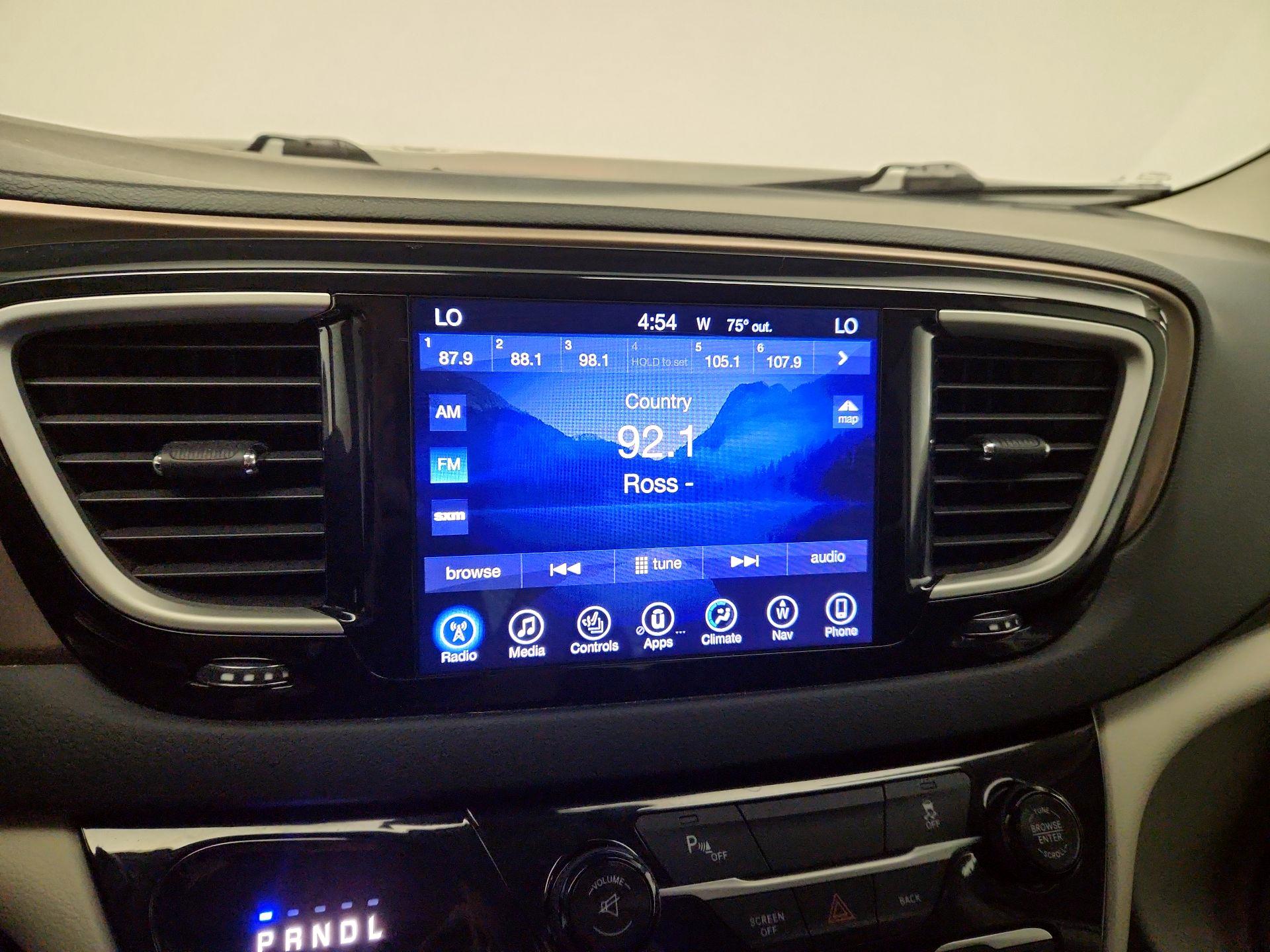 Thumbnail: 2017 Chrysler Pacifica - 16