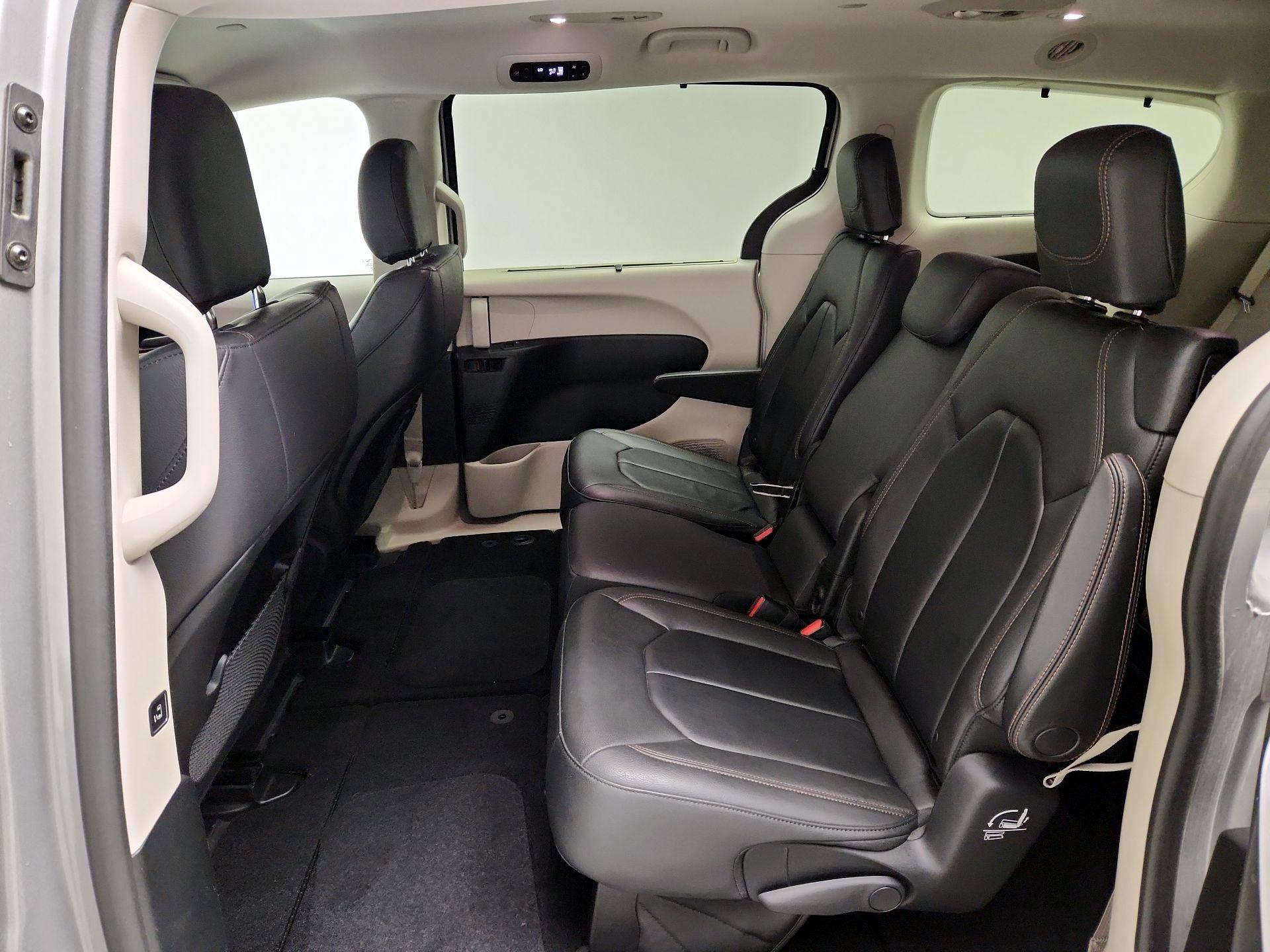 Thumbnail: 2017 Chrysler Pacifica - 20