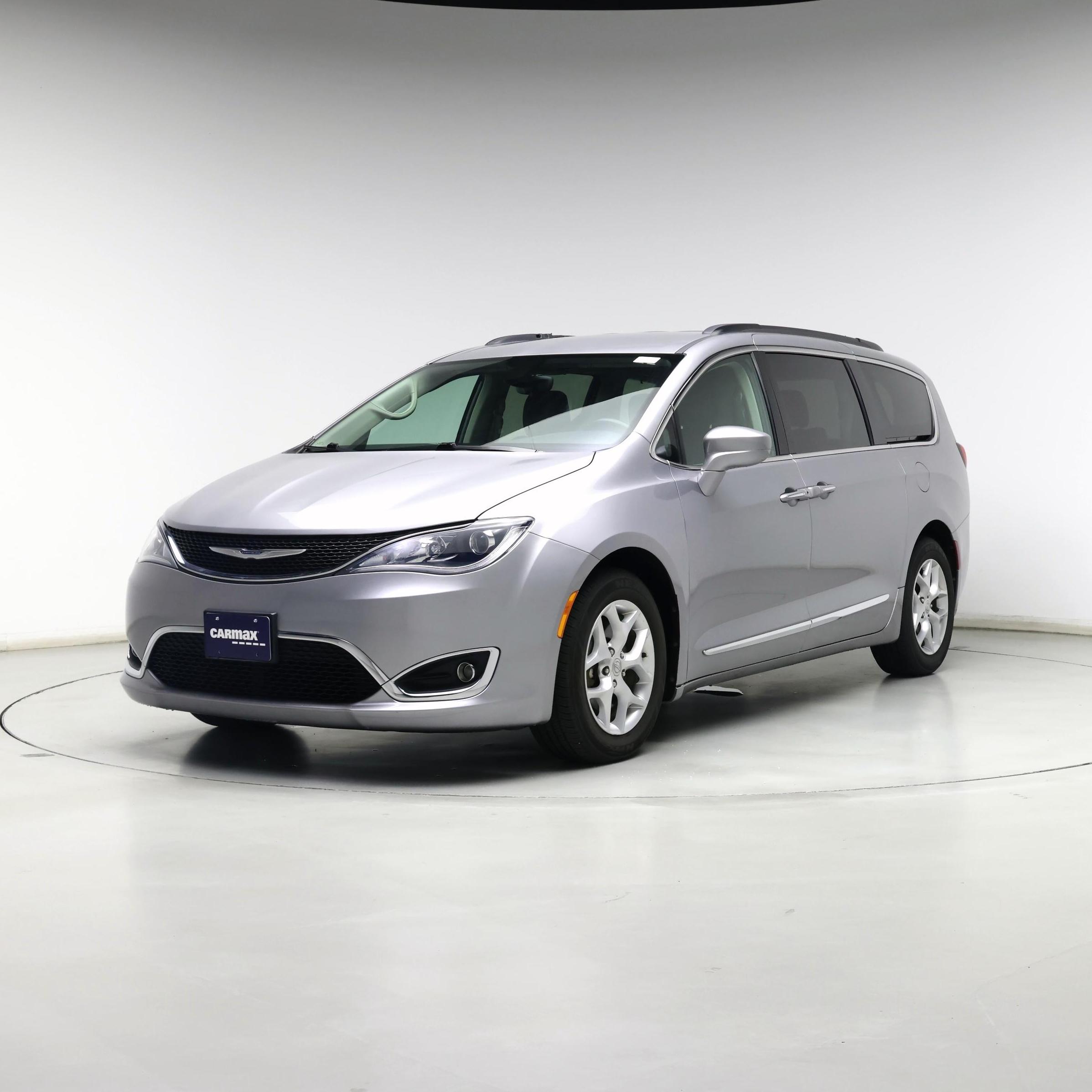 Thumbnail: 2017 Chrysler Pacifica - 4
