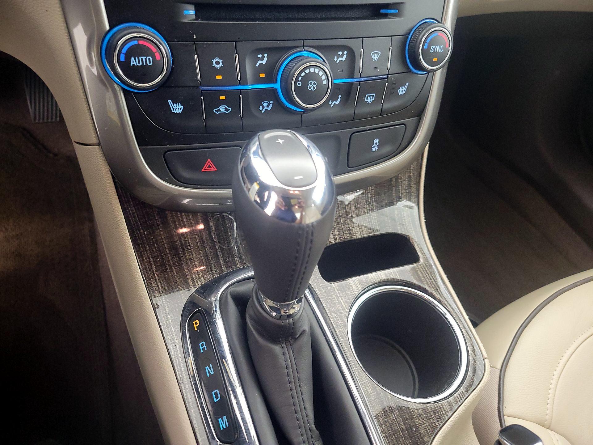 Thumbnail: 2014 Chevrolet Malibu - 16