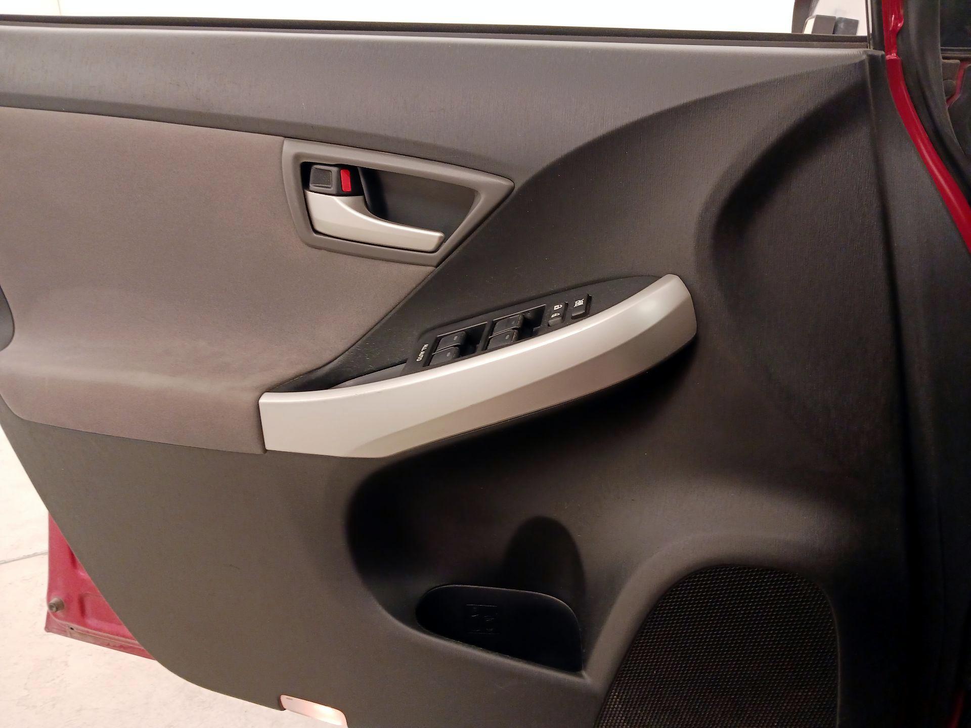 Thumbnail: 2015 Toyota Prius - 12
