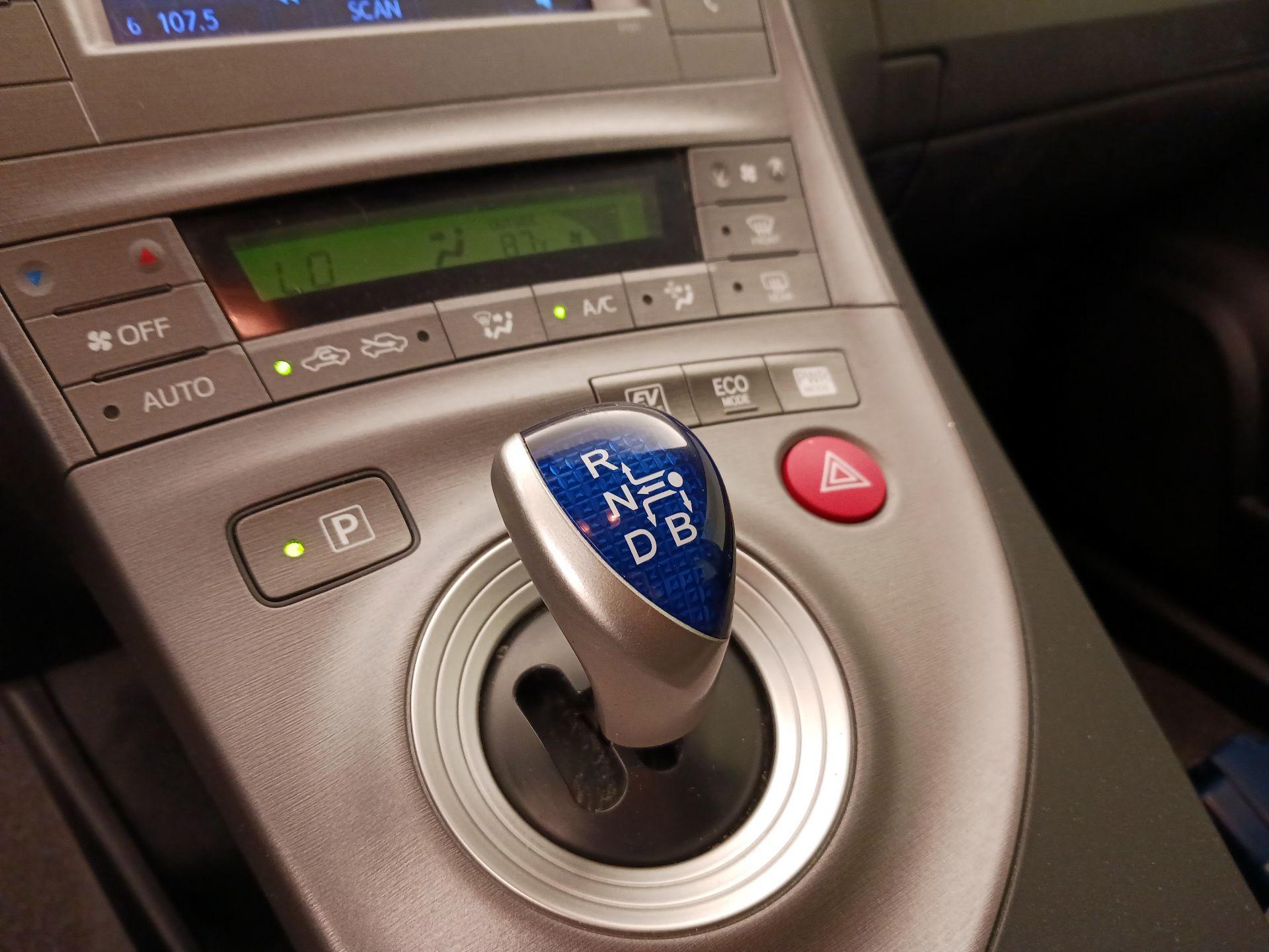 Thumbnail: 2015 Toyota Prius - 17