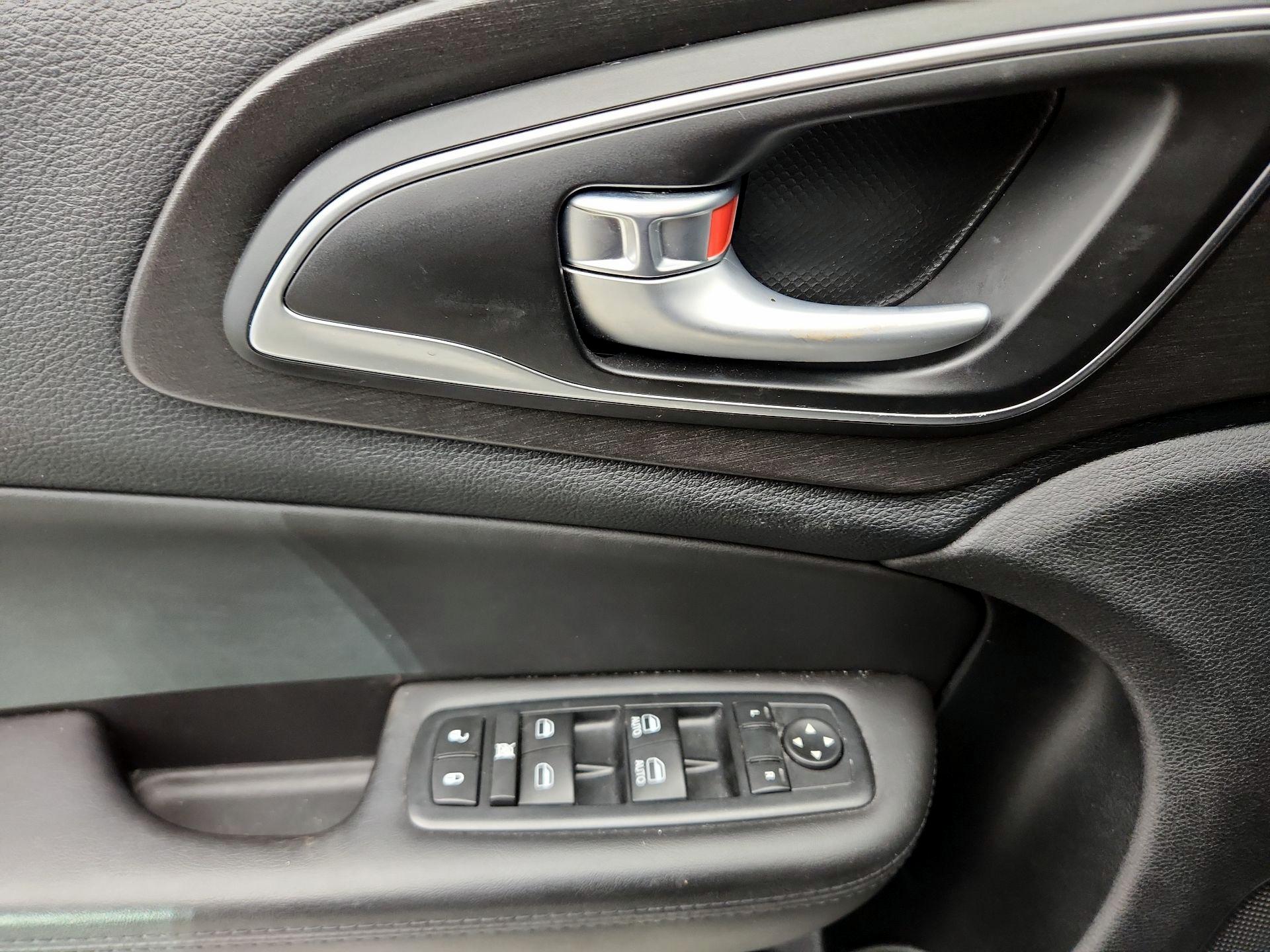 Thumbnail: 2017 Chrysler 200 - 12