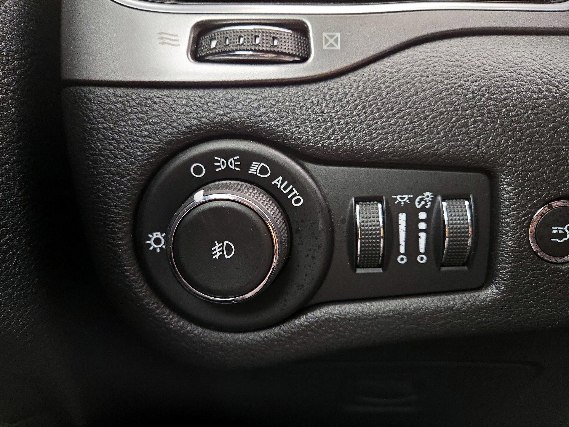 Thumbnail: 2019 Jeep Cherokee - 13