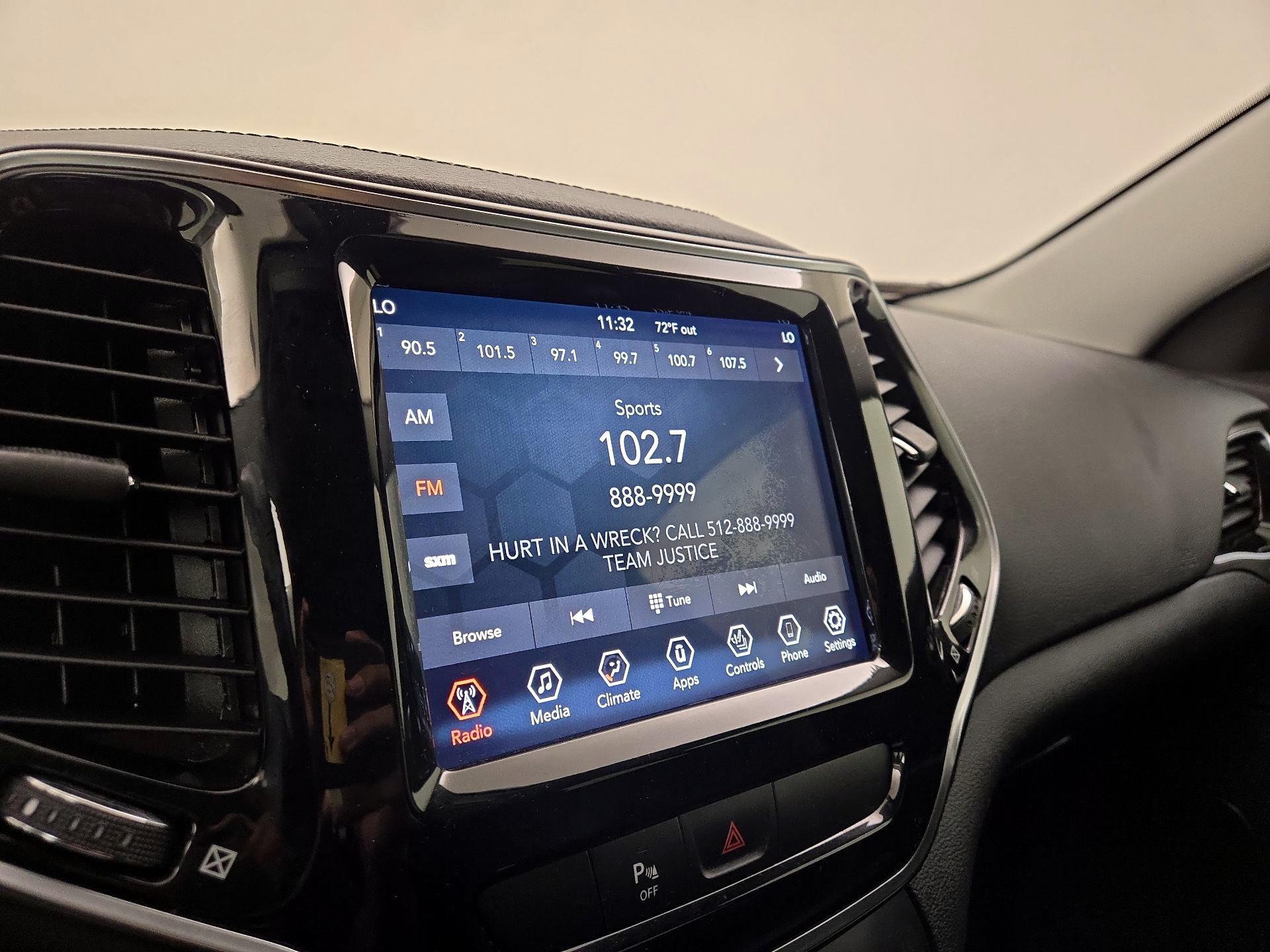 Thumbnail: 2019 Jeep Cherokee - 15