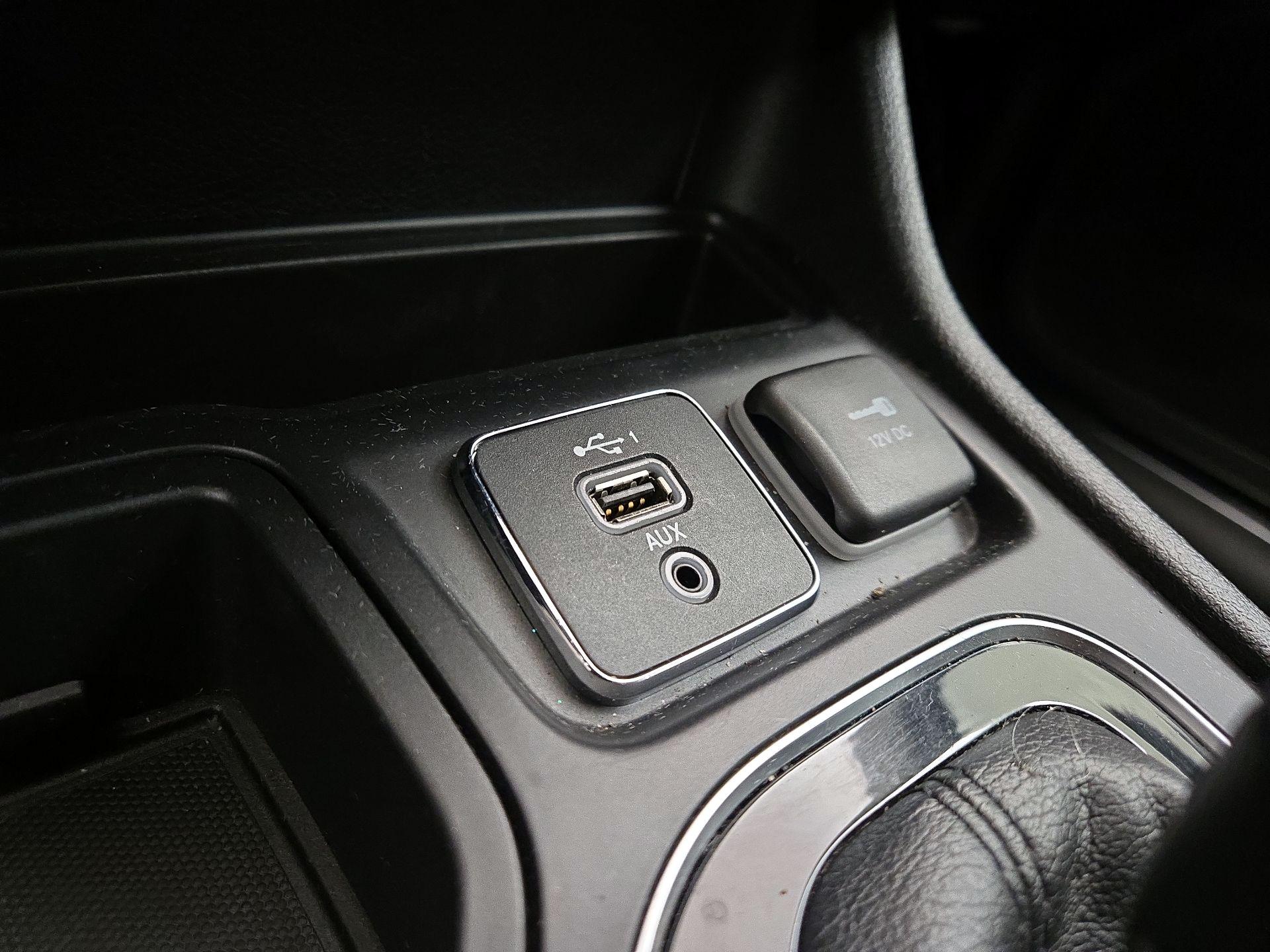 Thumbnail: 2019 Jeep Cherokee - 18