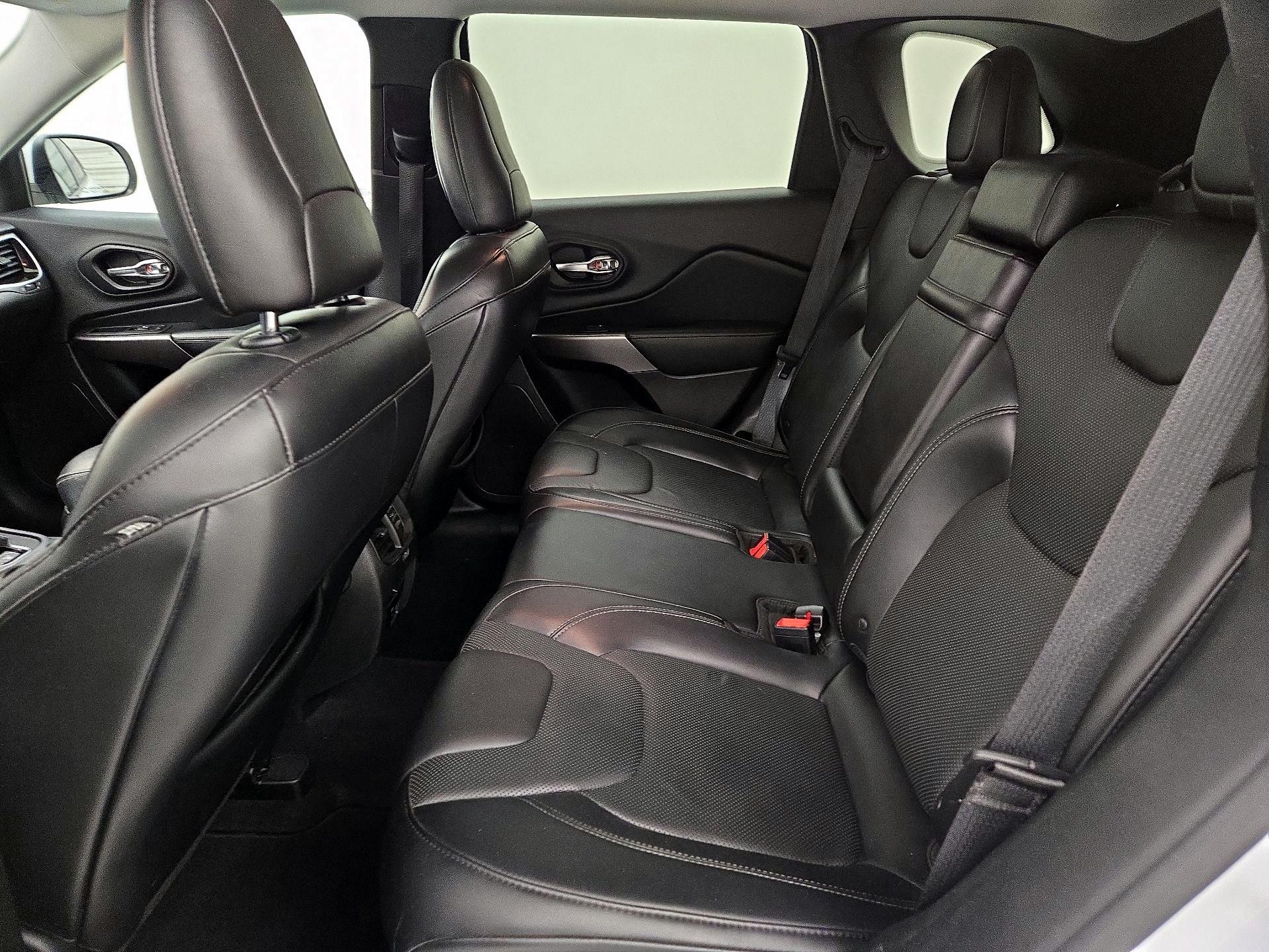 Thumbnail: 2019 Jeep Cherokee - 19