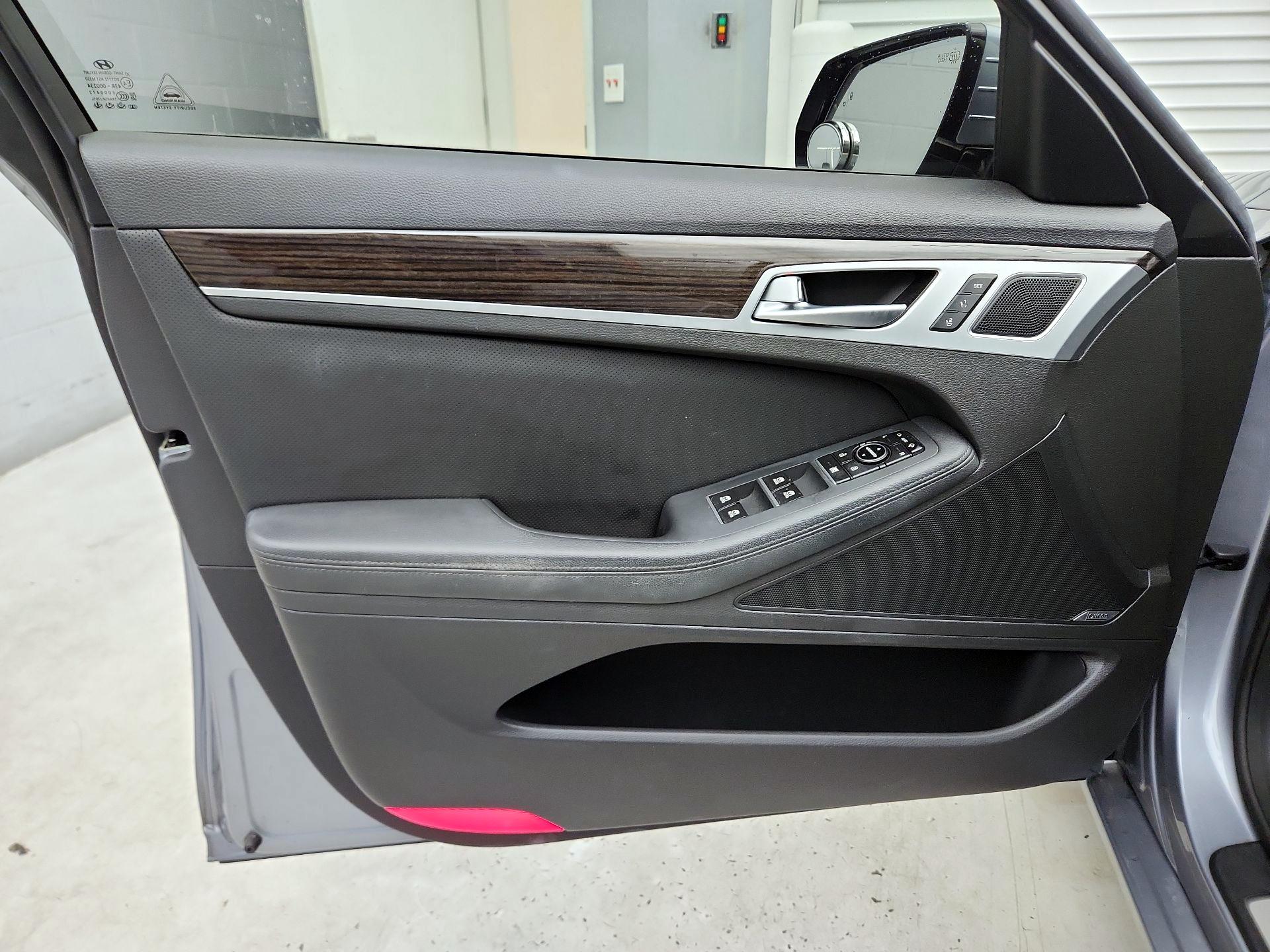 Thumbnail: 2015 Hyundai Genesis - 12