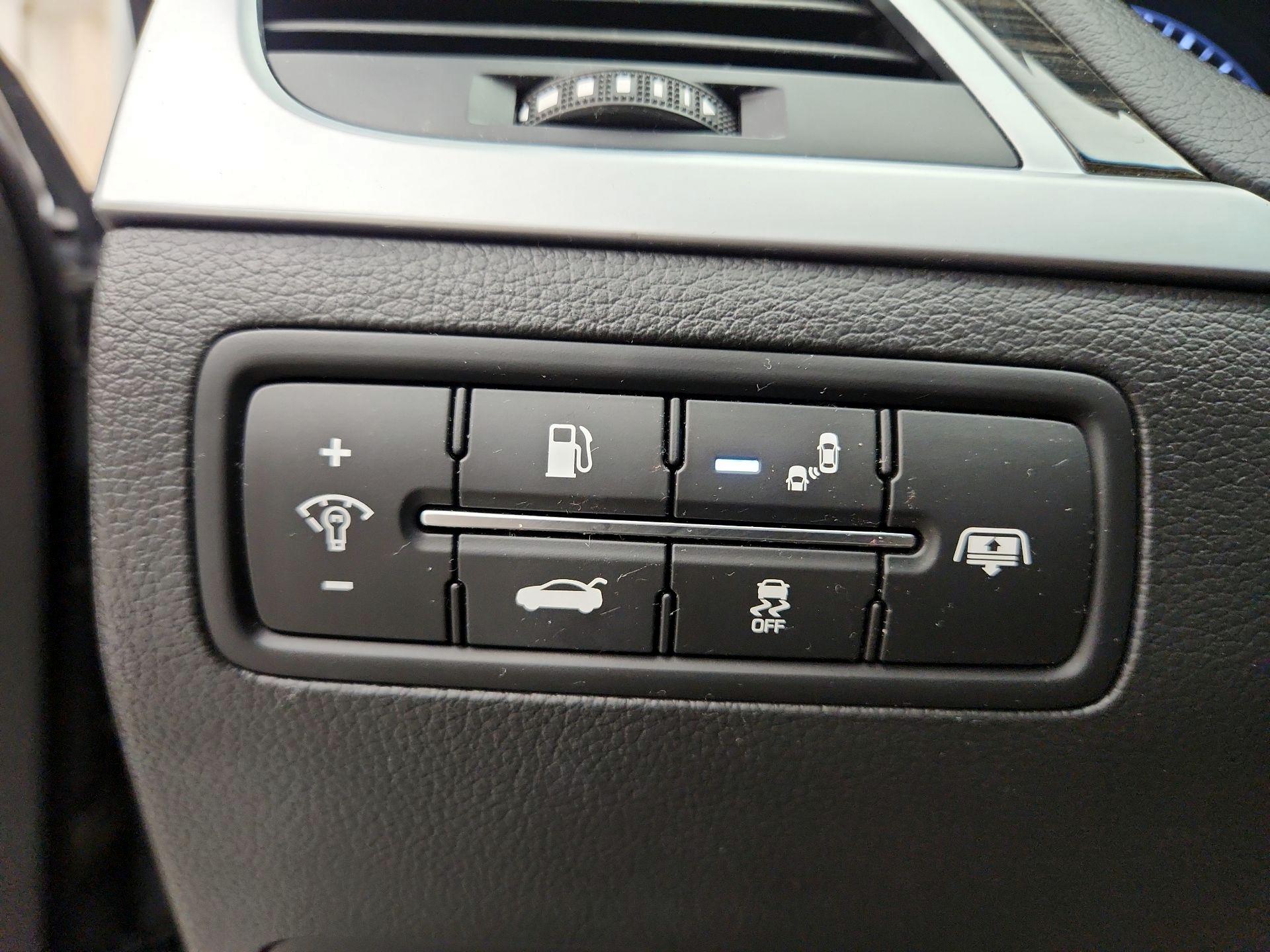 Thumbnail: 2015 Hyundai Genesis - 13