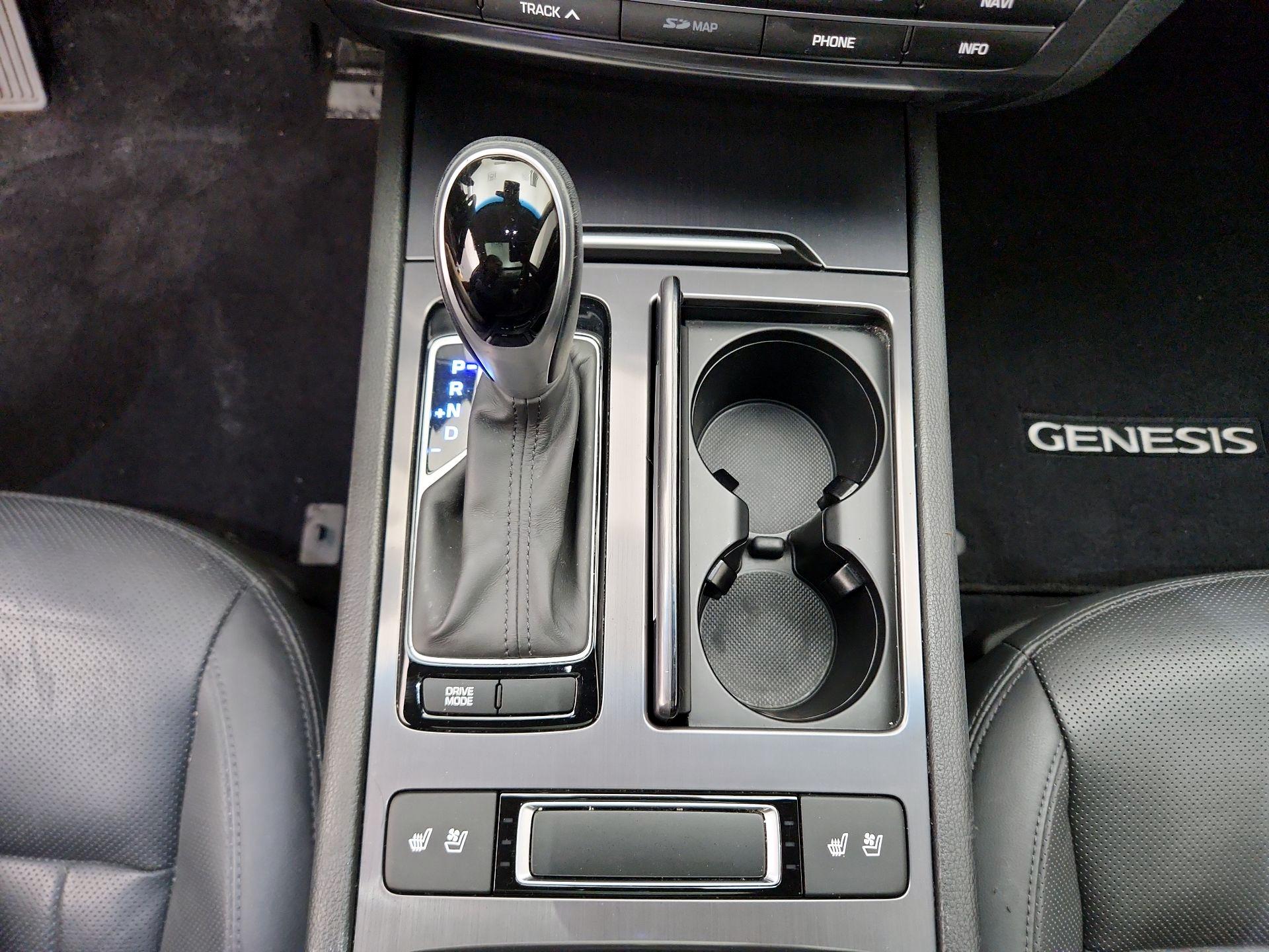 Thumbnail: 2015 Hyundai Genesis - 18