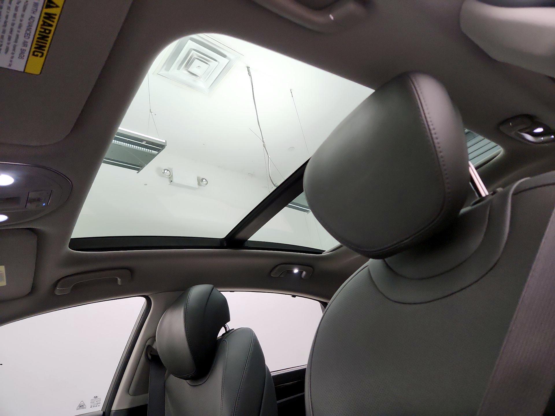 Thumbnail: 2015 Hyundai Genesis - 20