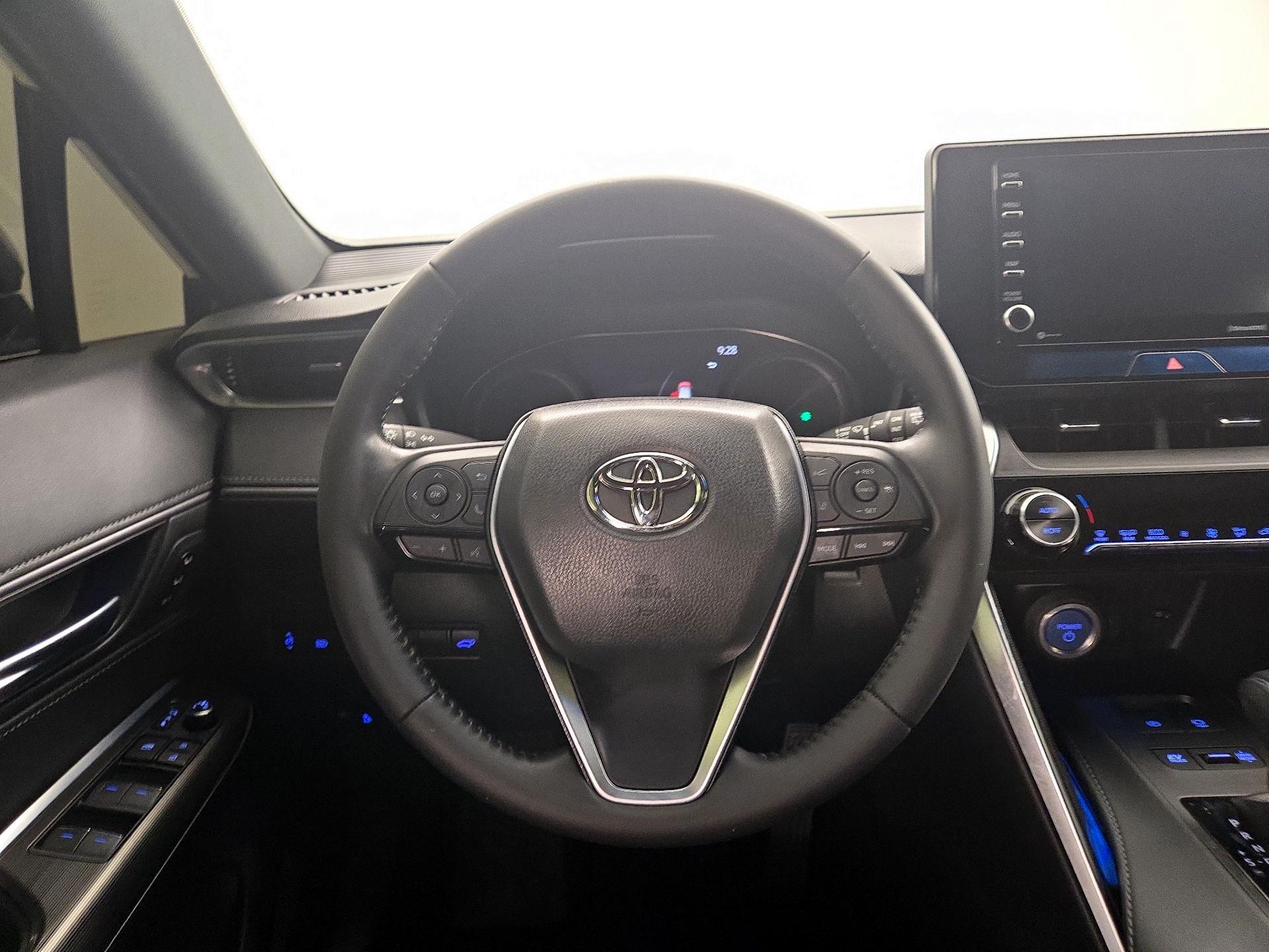 Thumbnail: 2022 Toyota Venza - 10