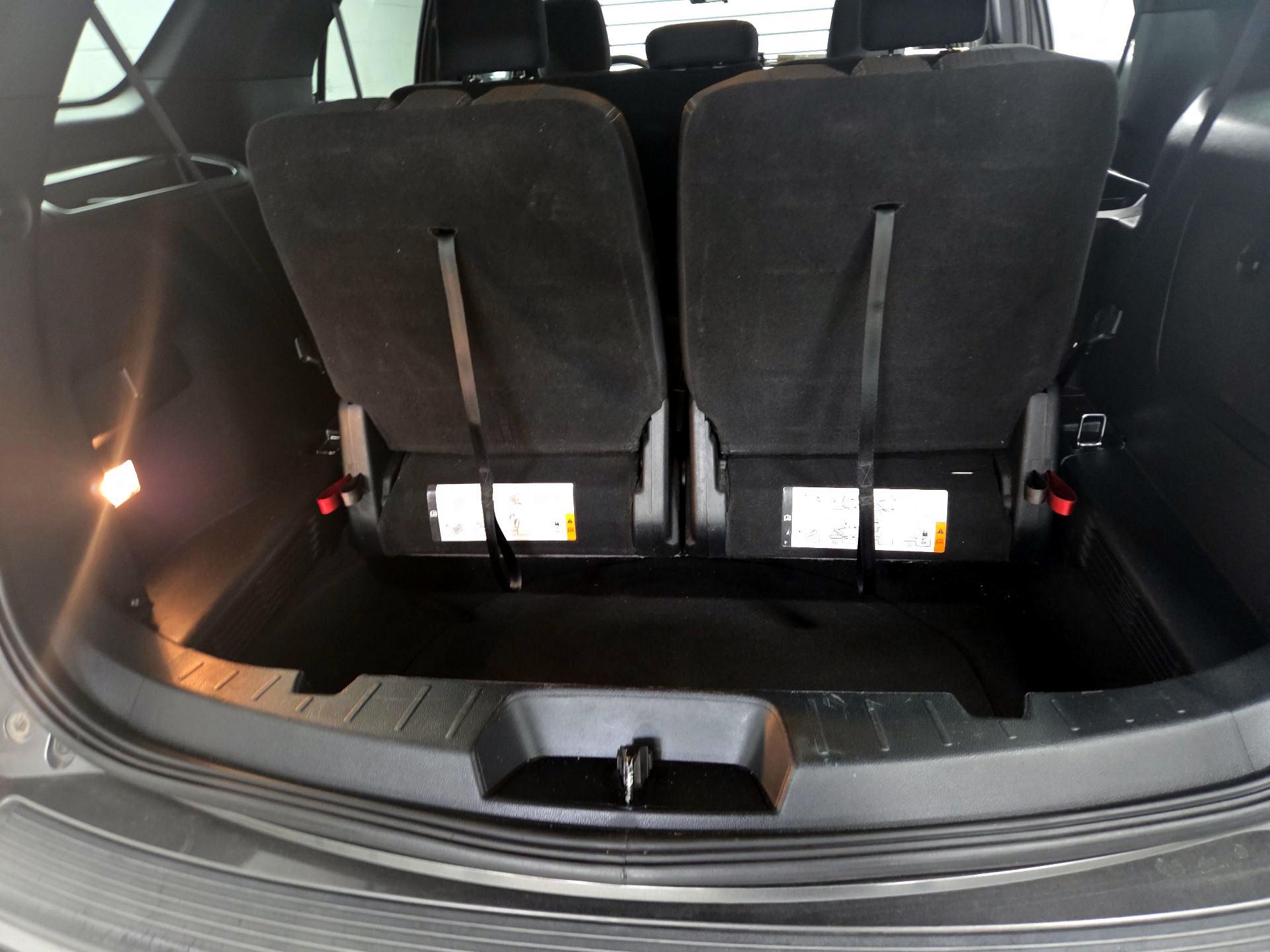 Thumbnail: 2018 Ford Explorer - 16