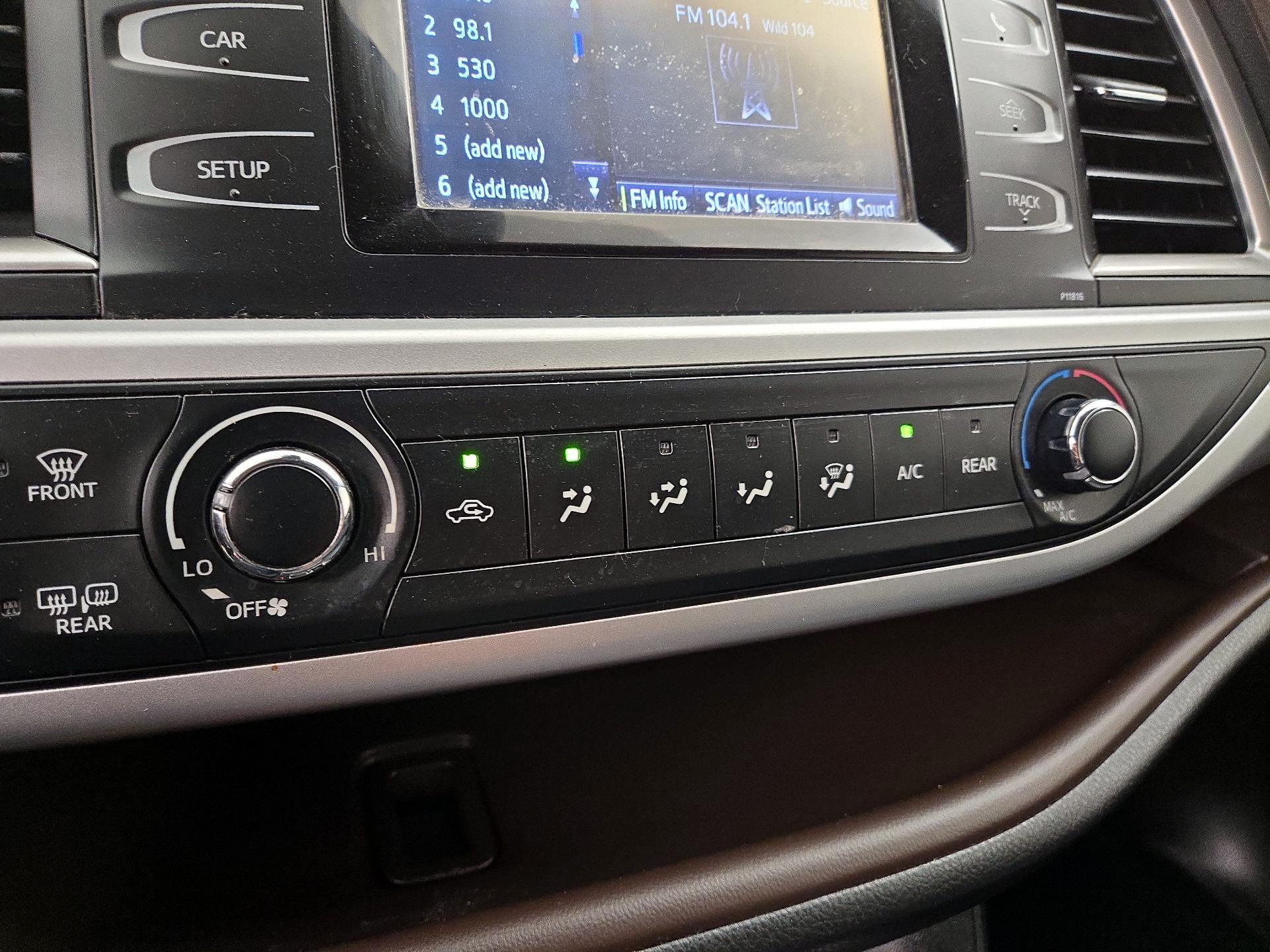 Thumbnail: 2019 Toyota Highlander - 14