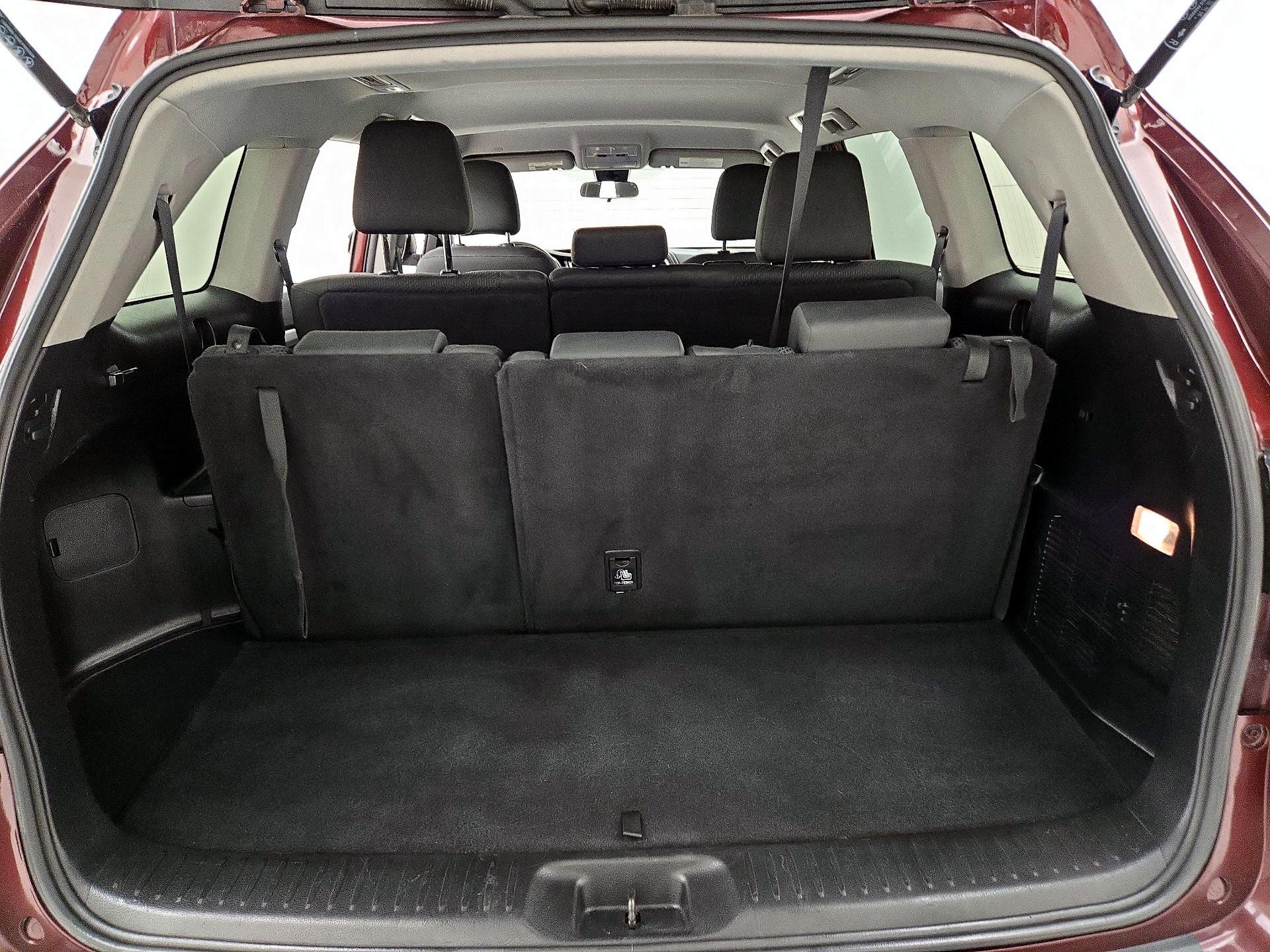 Thumbnail: 2019 Toyota Highlander - 18