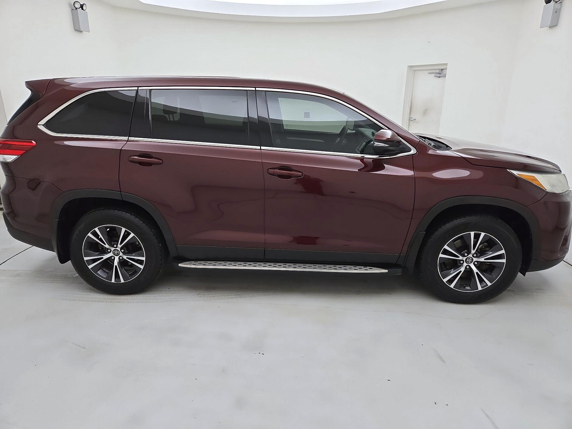 Thumbnail: 2019 Toyota Highlander - 4