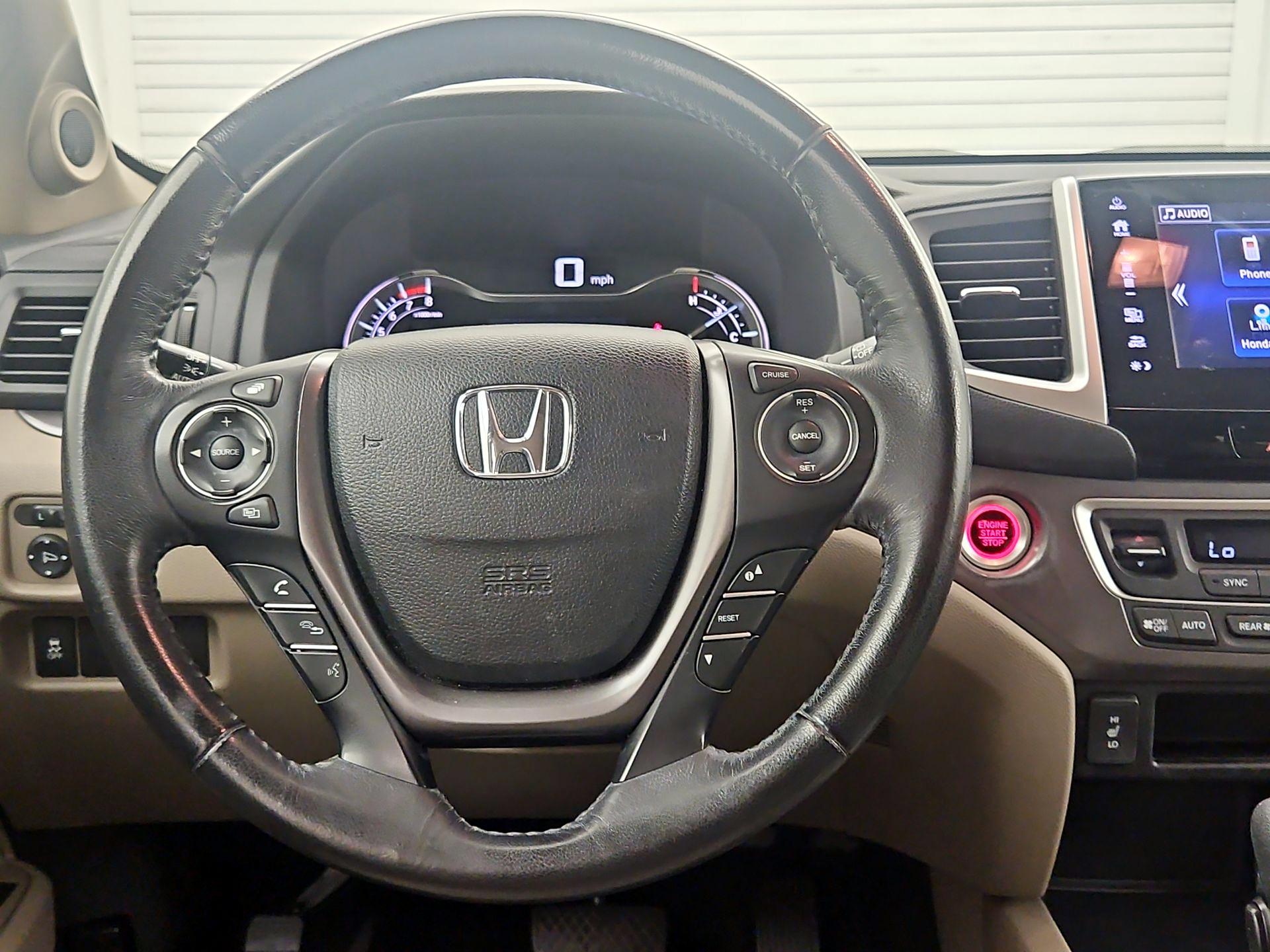 Thumbnail: 2017 Honda Pilot - 10