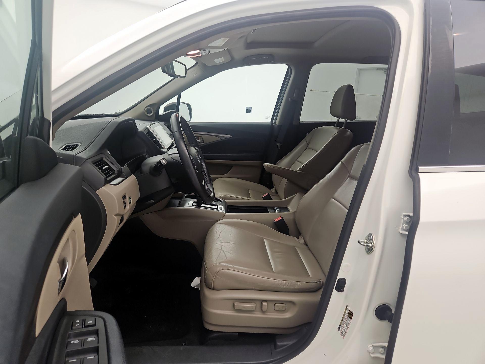 Thumbnail: 2017 Honda Pilot - 11