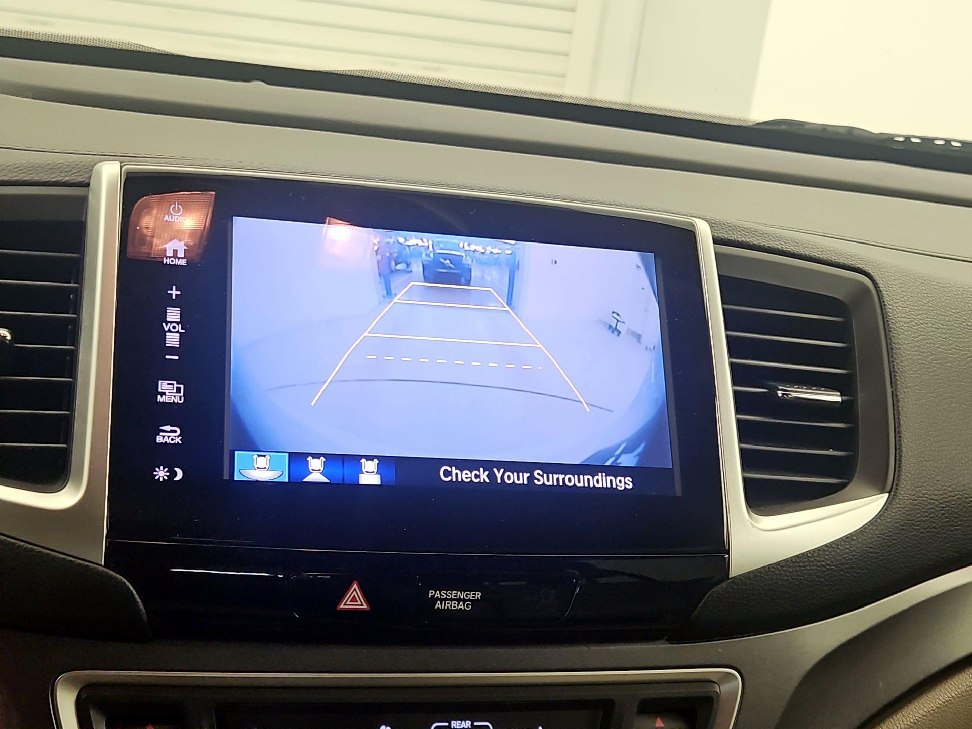 Thumbnail: 2017 Honda Pilot - 14