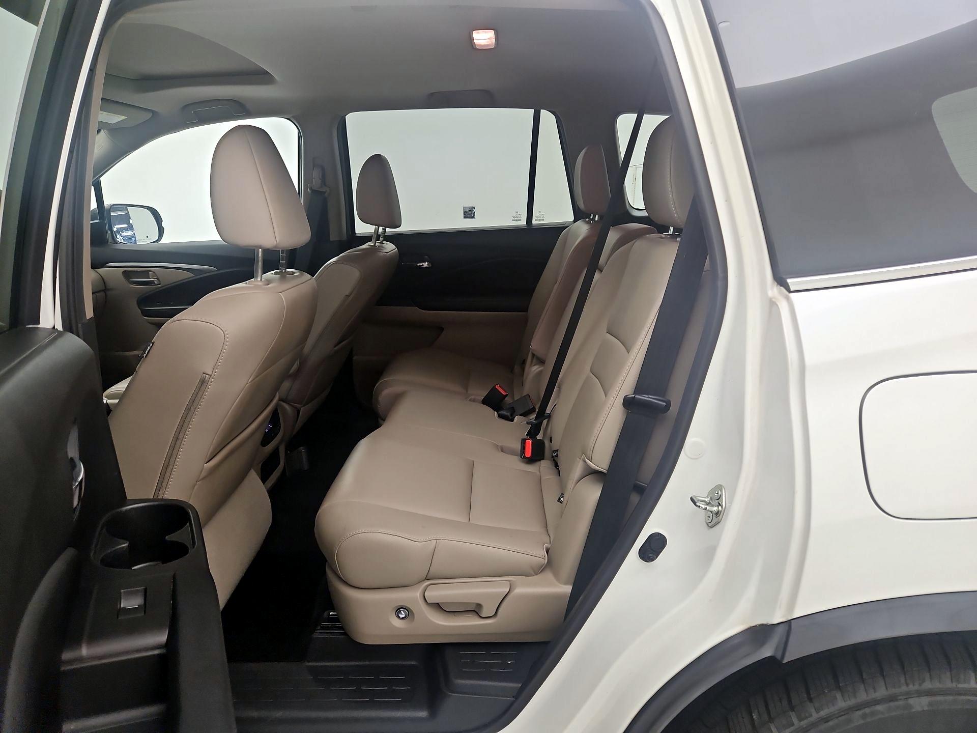 Thumbnail: 2017 Honda Pilot - 20