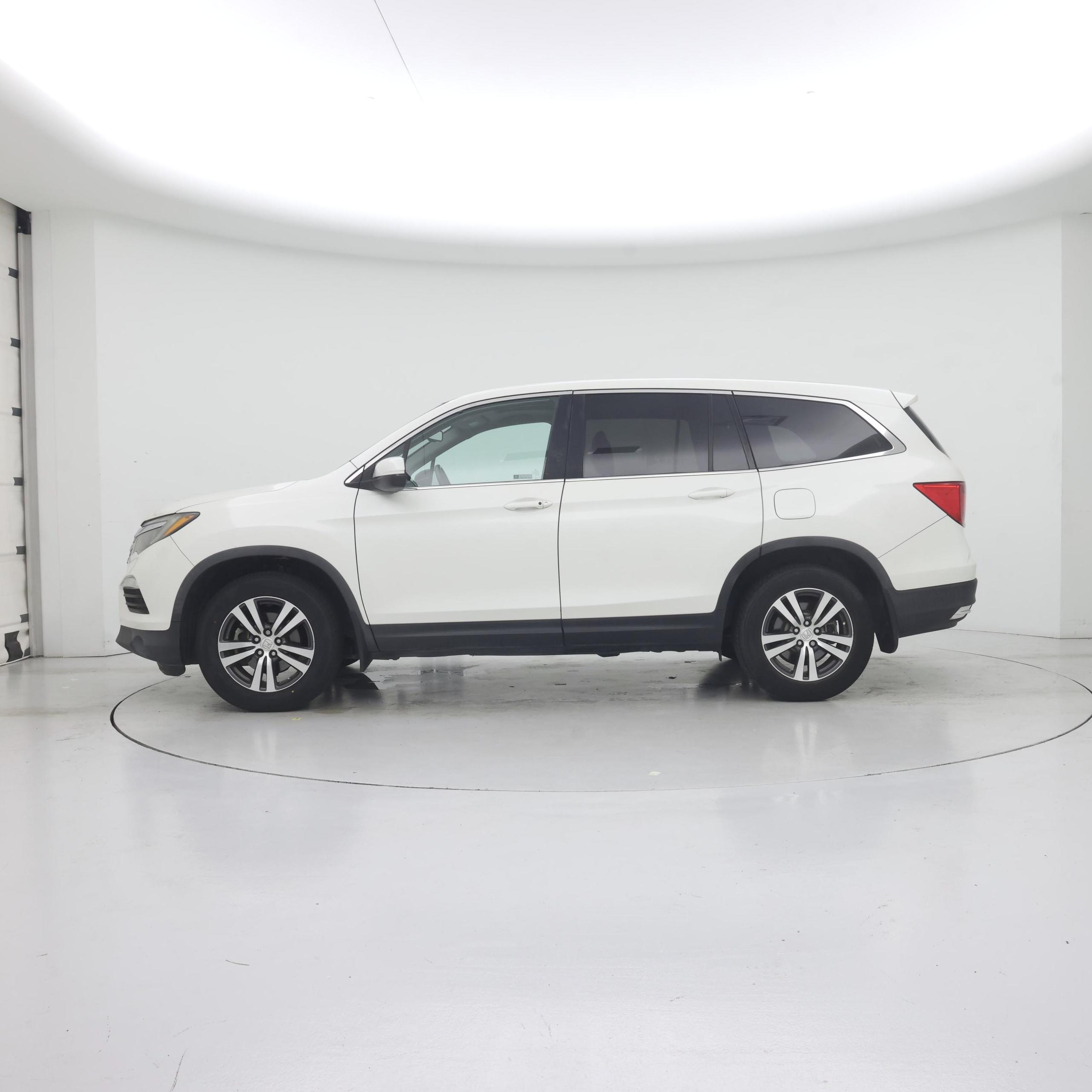 Thumbnail: 2017 Honda Pilot - 3