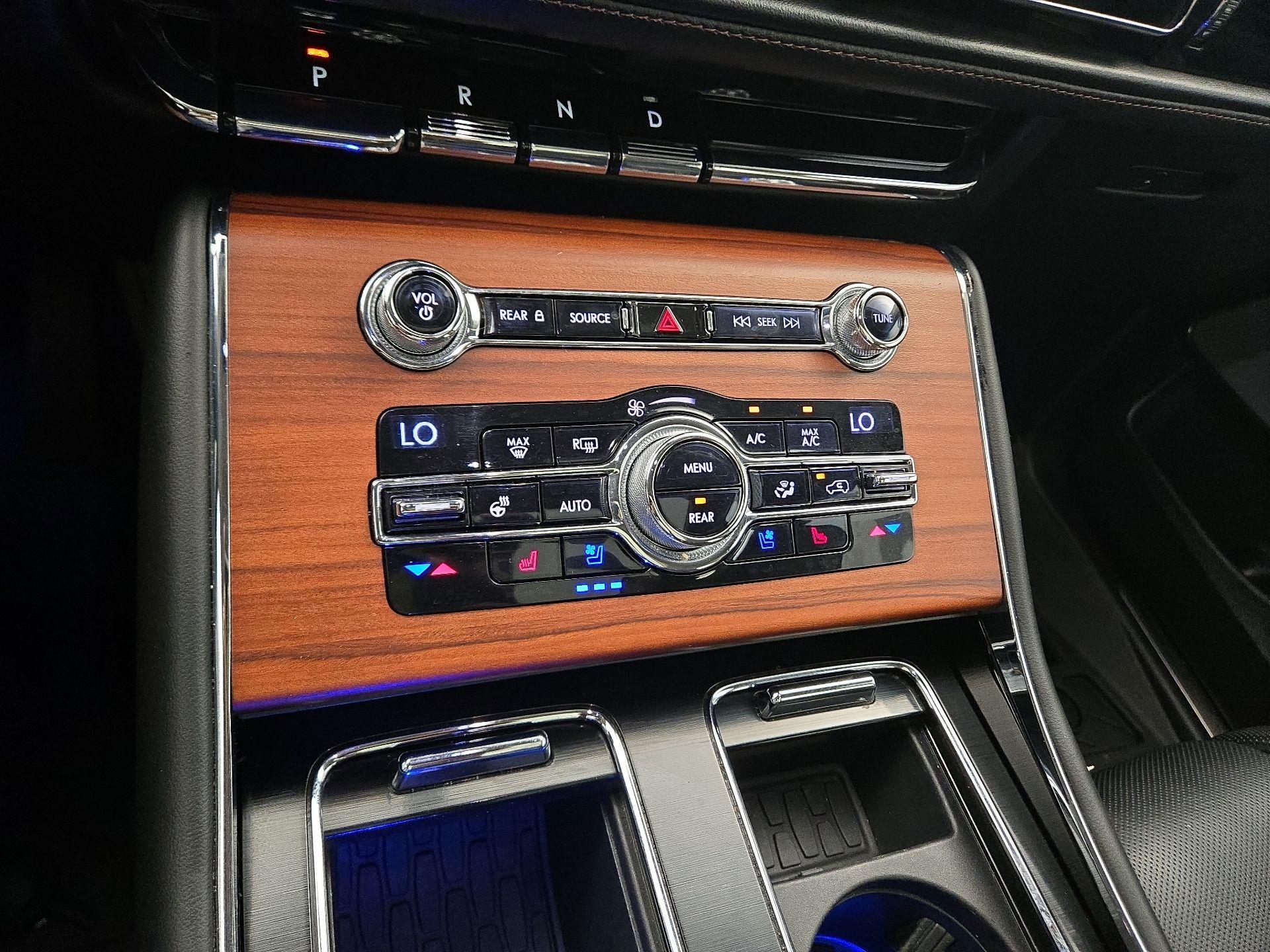 Thumbnail: 2020 Lincoln Aviator - 17