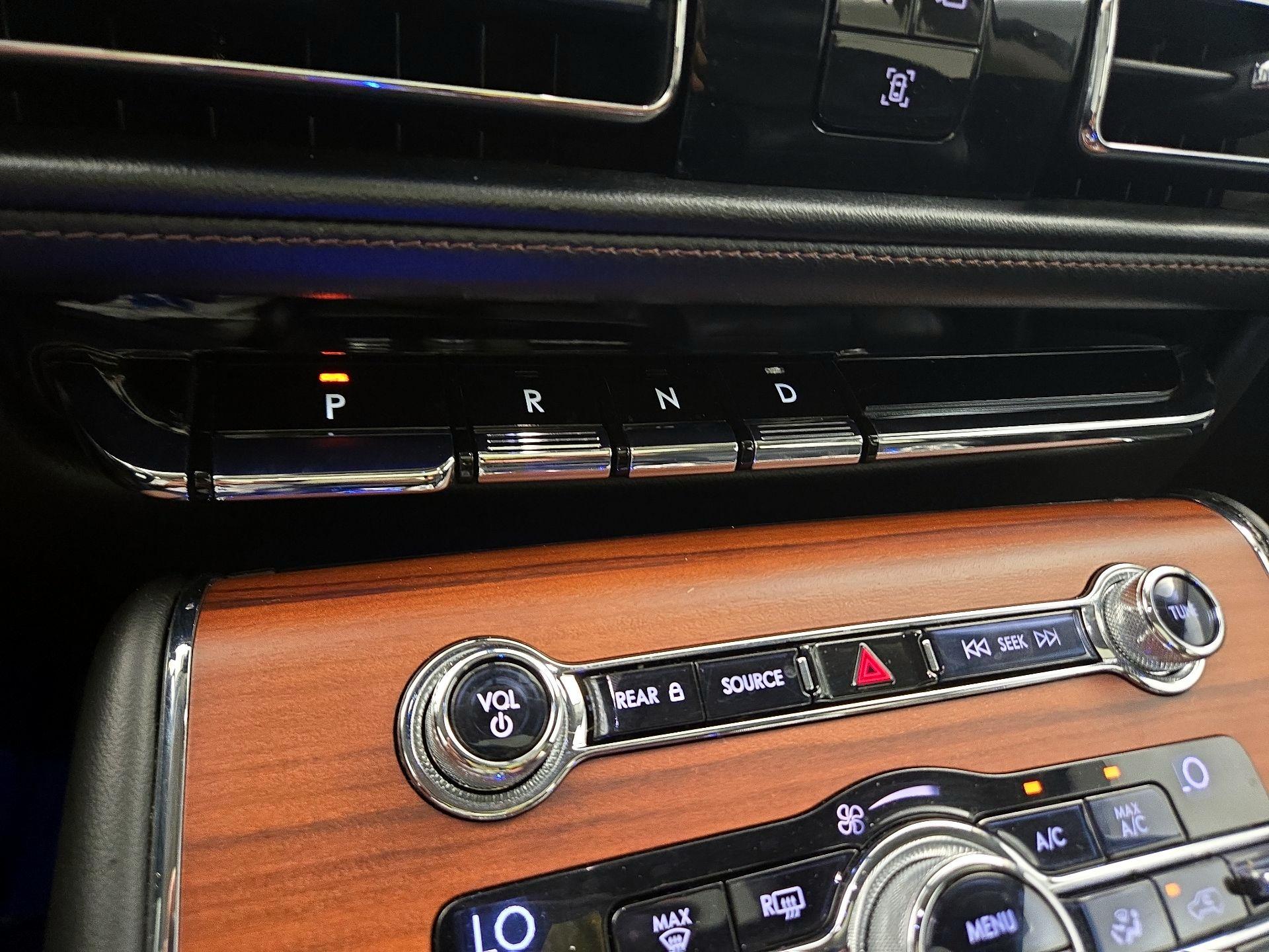 Thumbnail: 2020 Lincoln Aviator - 18