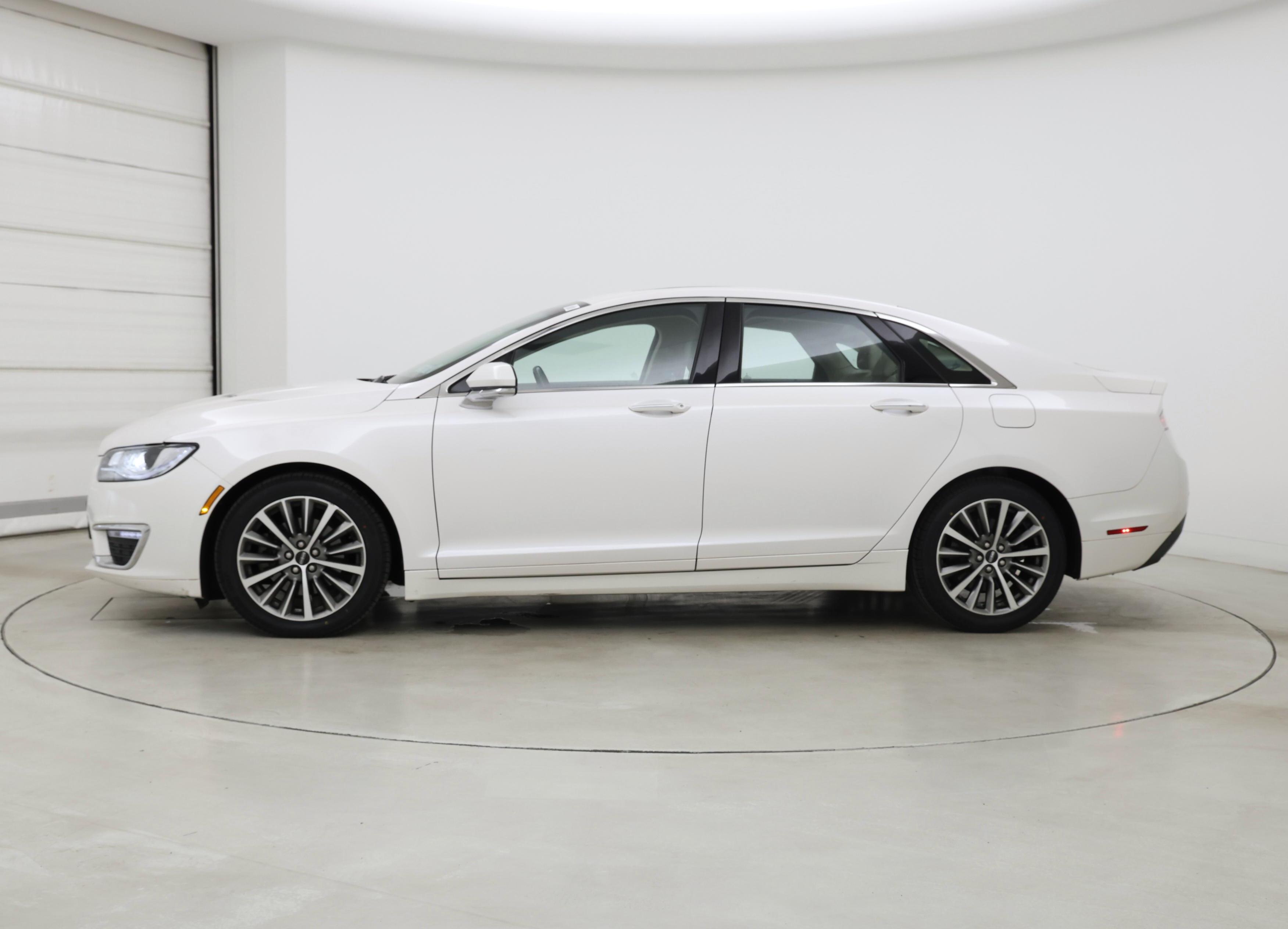 Thumbnail: 2017 Lincoln MKZ - 3