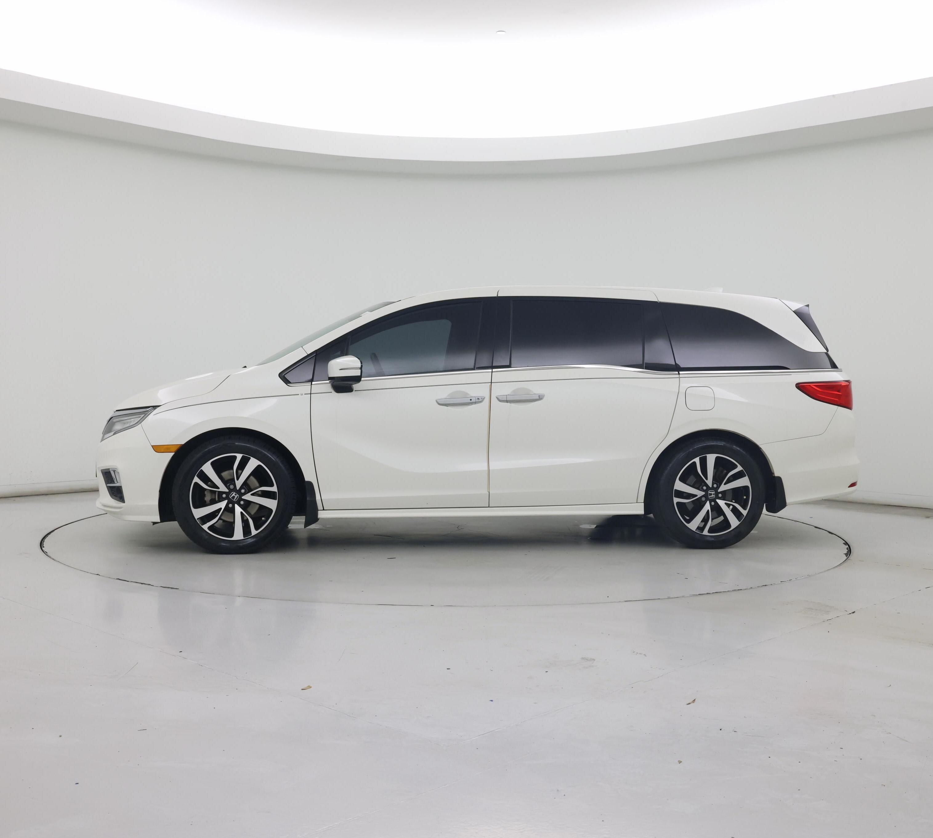 Thumbnail: 2018 Honda Odyssey - 3
