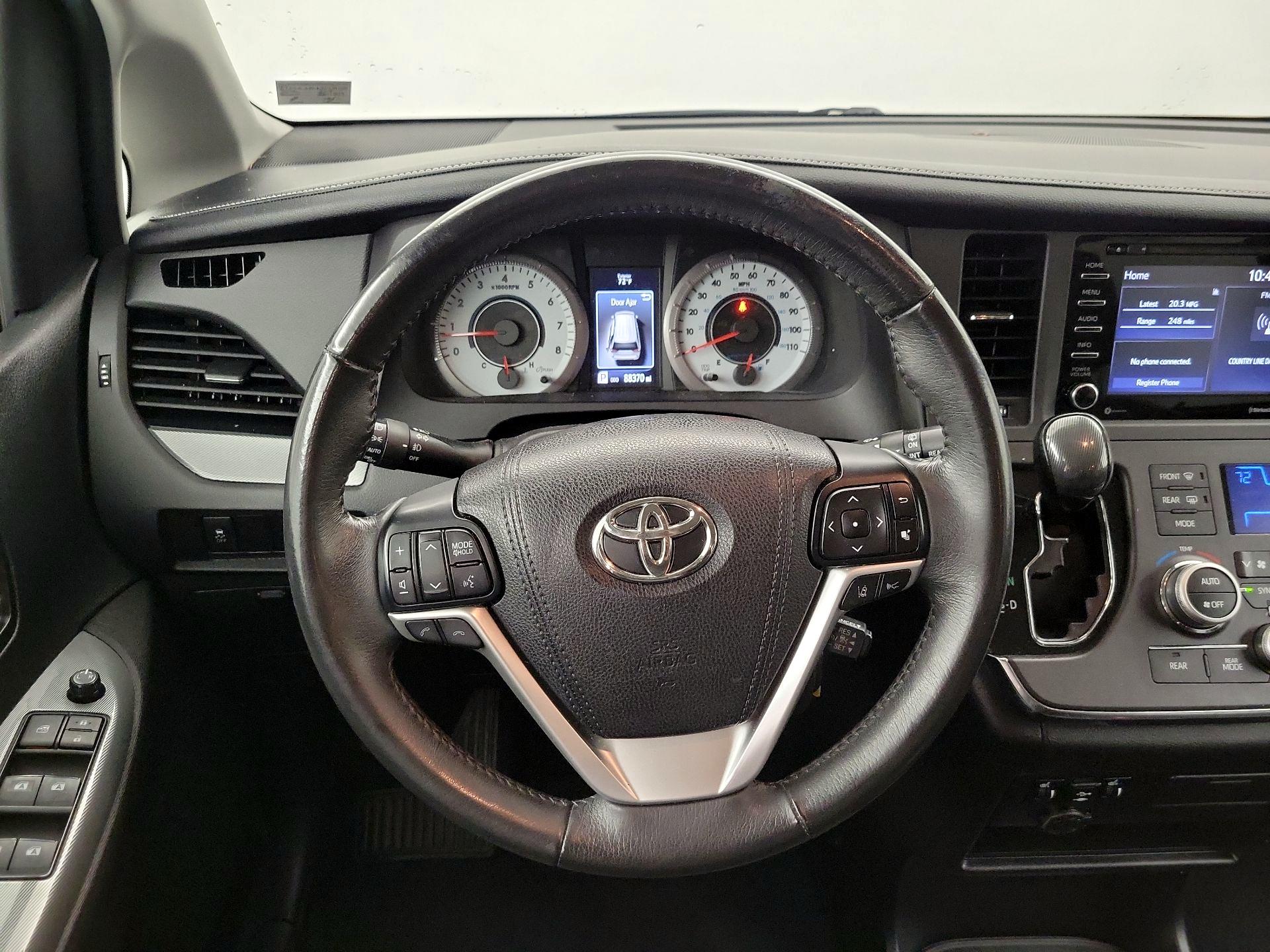 Thumbnail: 2018 Toyota Sienna - 10