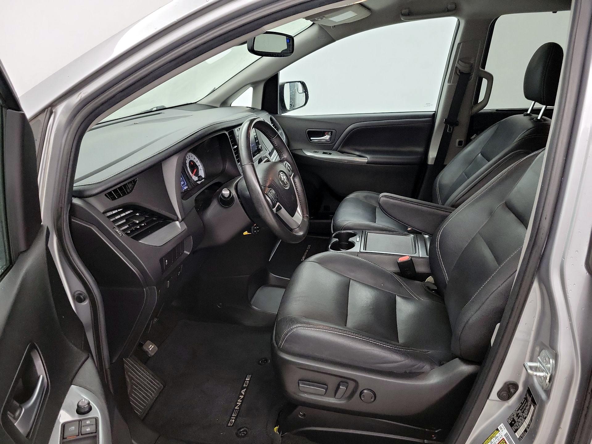 Thumbnail: 2018 Toyota Sienna - 11