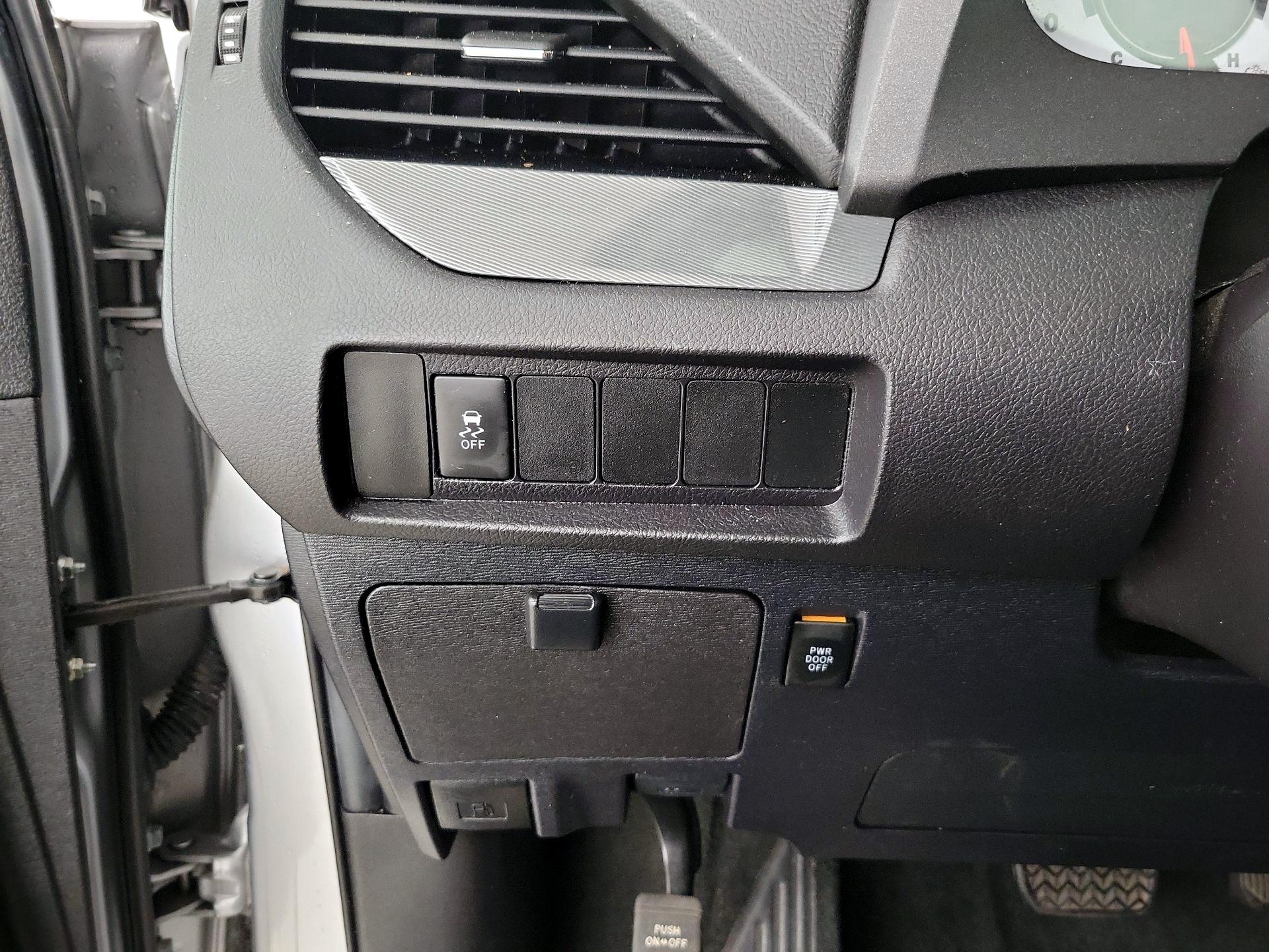 Thumbnail: 2018 Toyota Sienna - 13