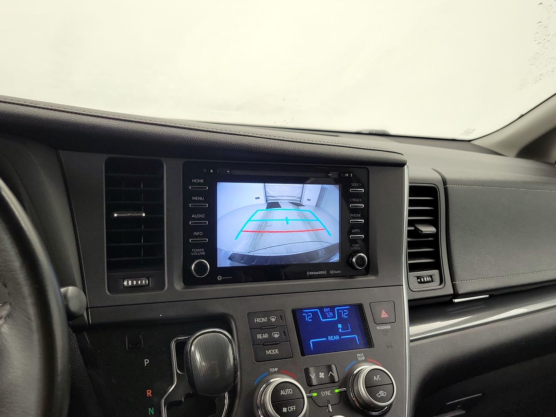 Thumbnail: 2018 Toyota Sienna - 14