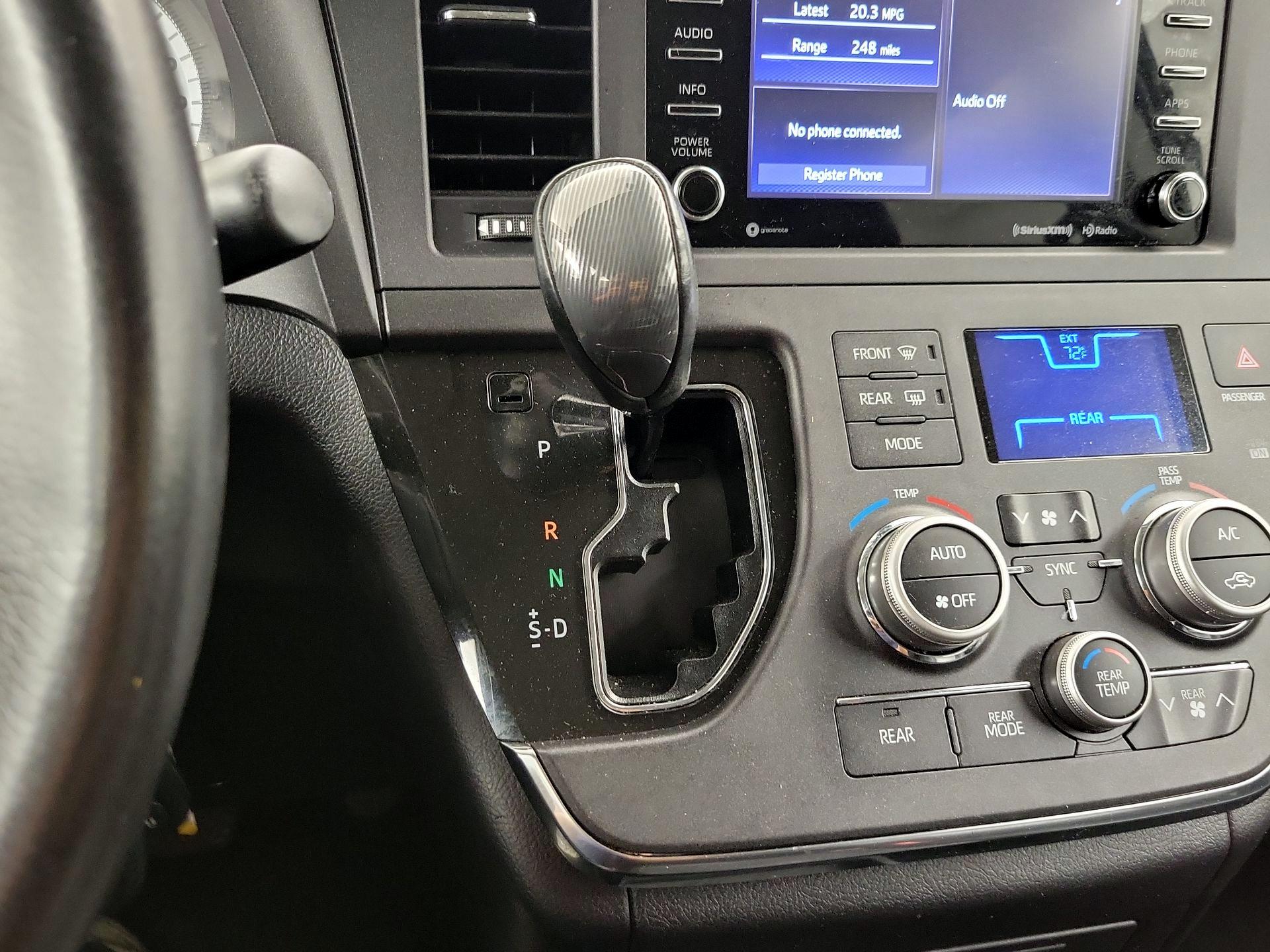Thumbnail: 2018 Toyota Sienna - 17