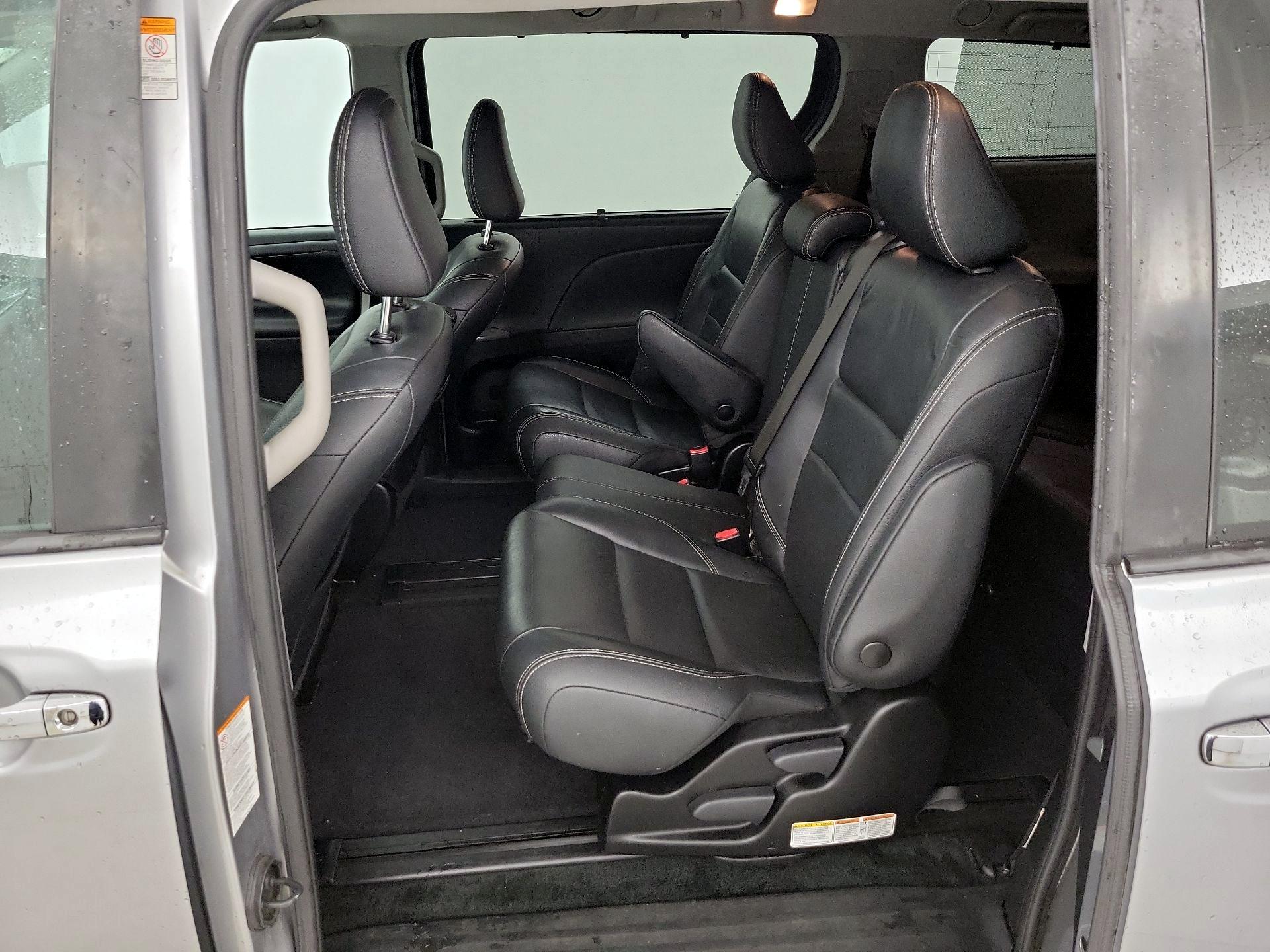 Thumbnail: 2018 Toyota Sienna - 19