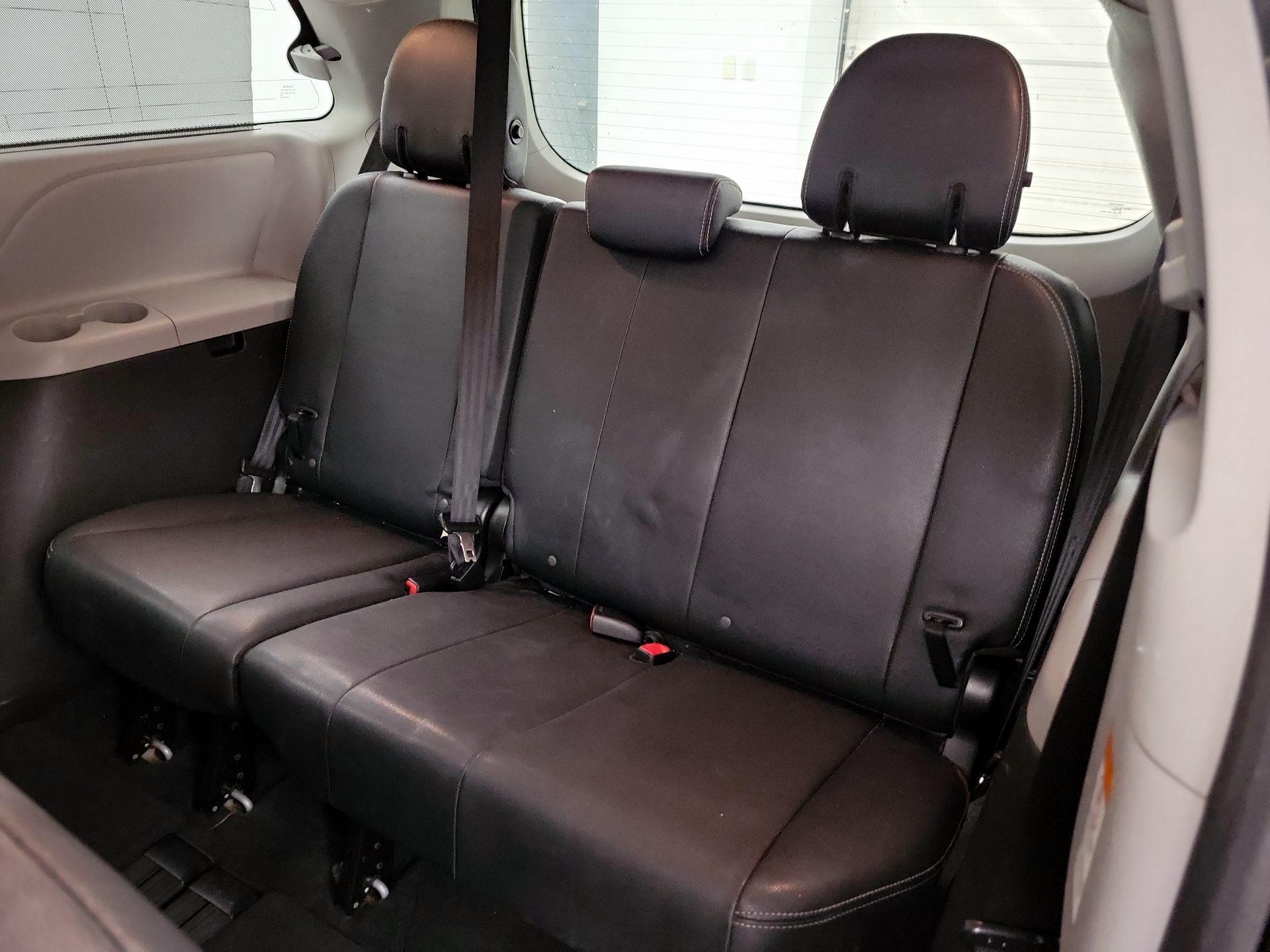 Thumbnail: 2018 Toyota Sienna - 20