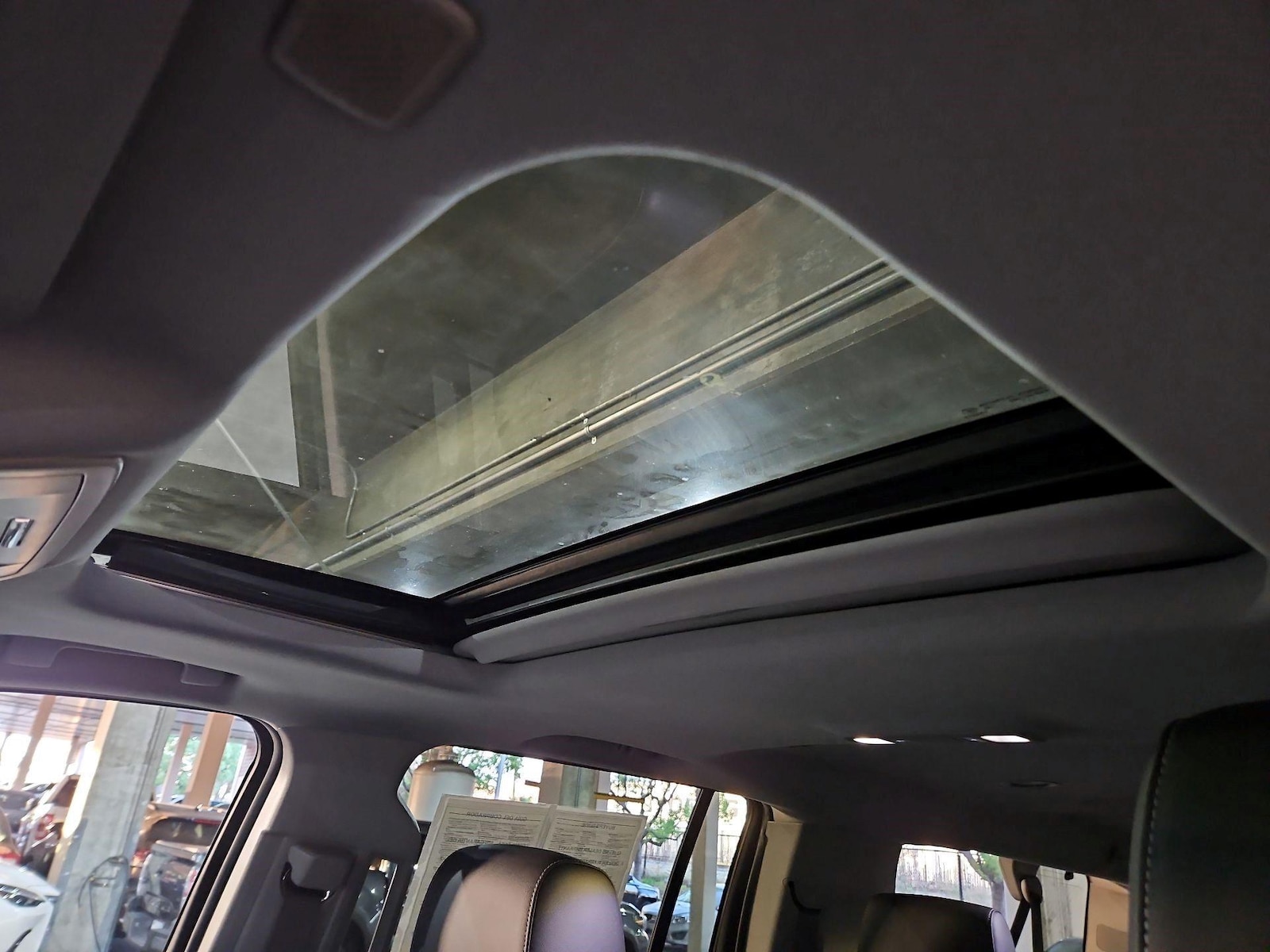 Sunroof(s) & Overhead Airbags