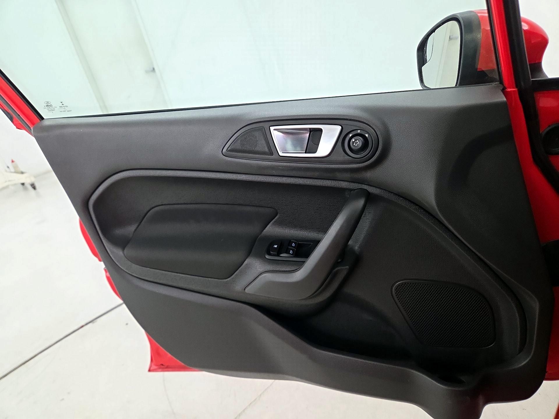 Thumbnail: 2015 Ford Fiesta - 12