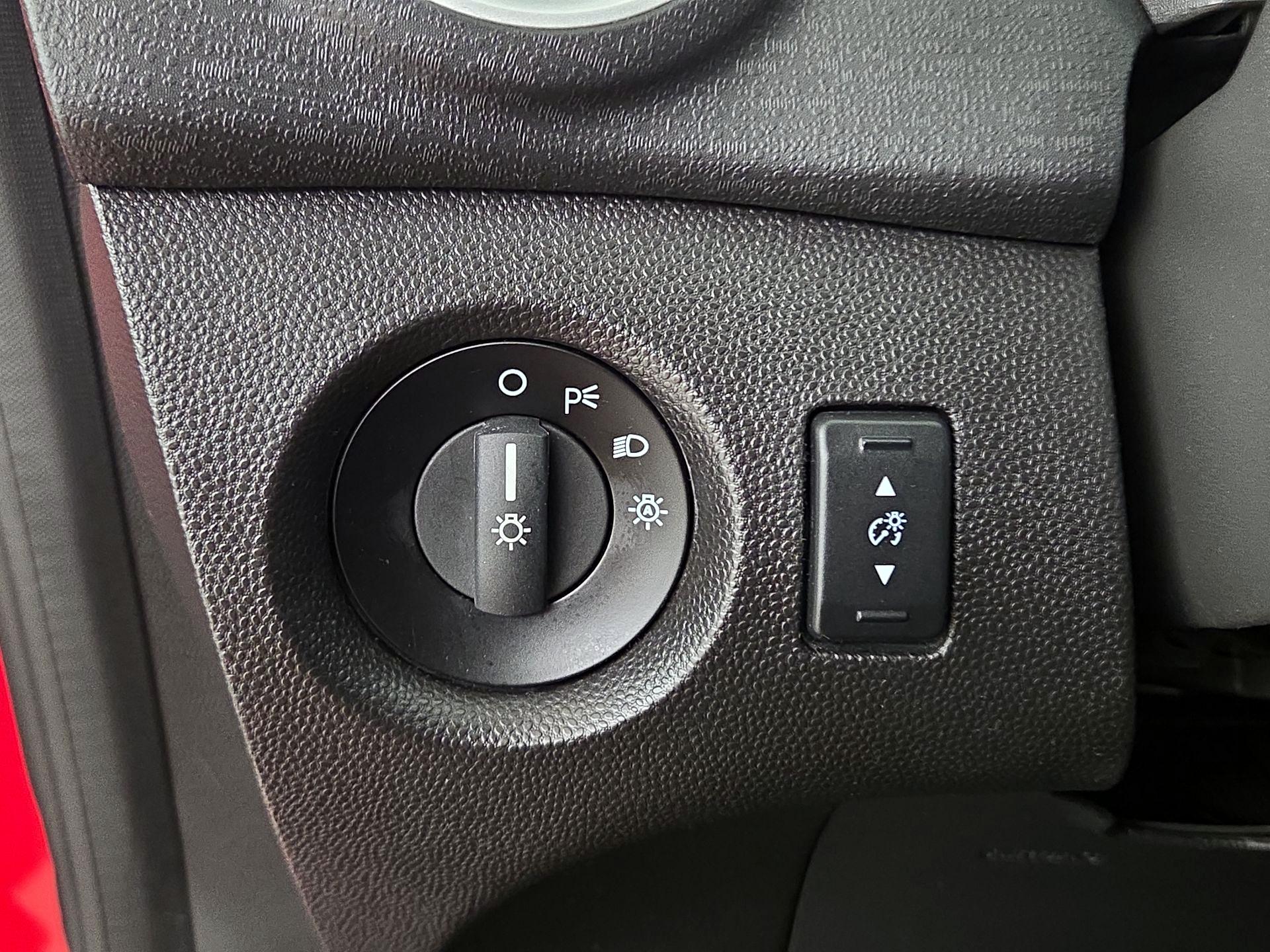 Thumbnail: 2015 Ford Fiesta - 13