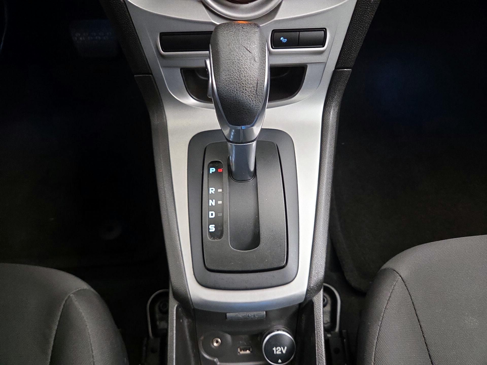 Thumbnail: 2015 Ford Fiesta - 16
